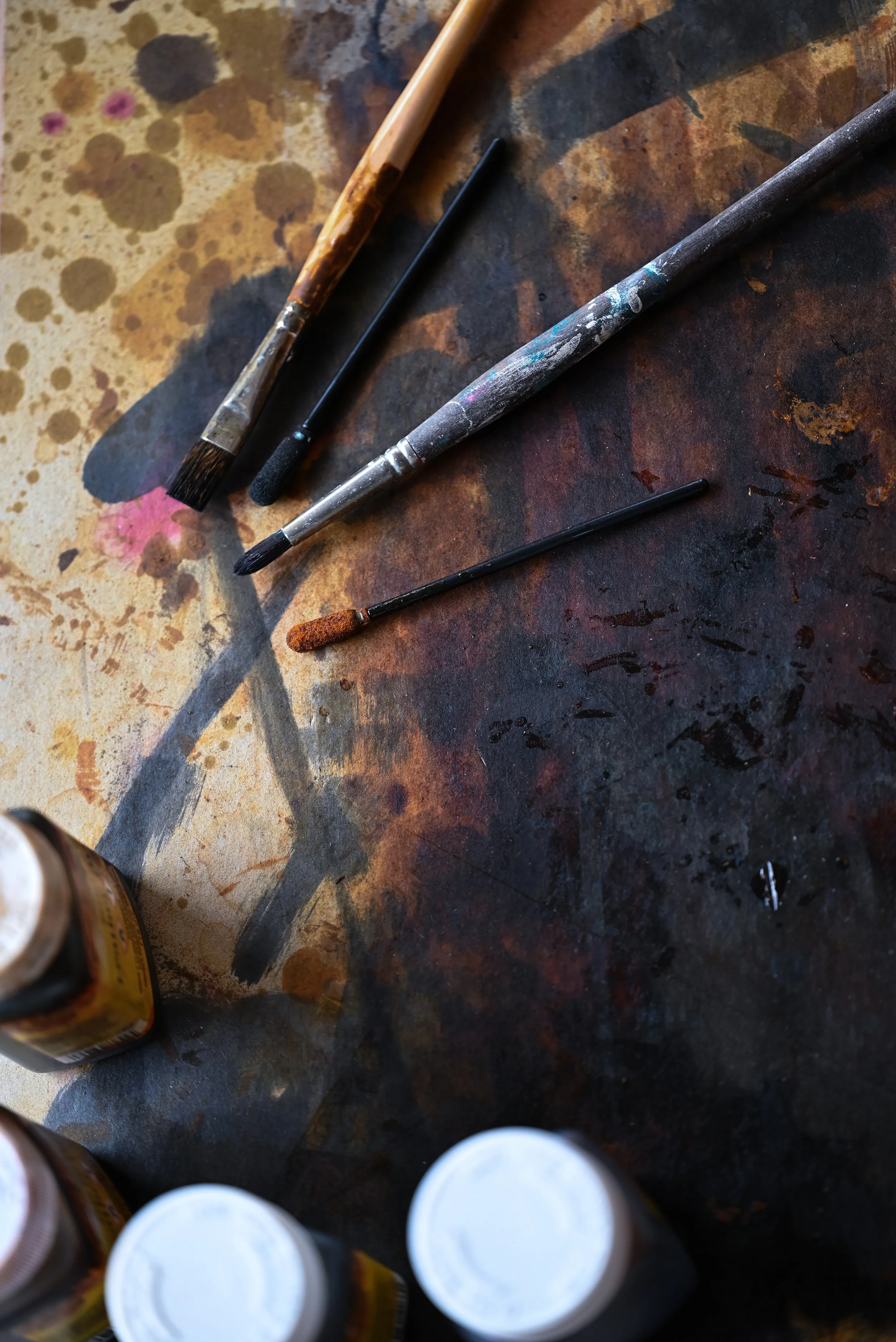 Une journée à l’atelier : la fabrication d’un portefeuille, pas à pas