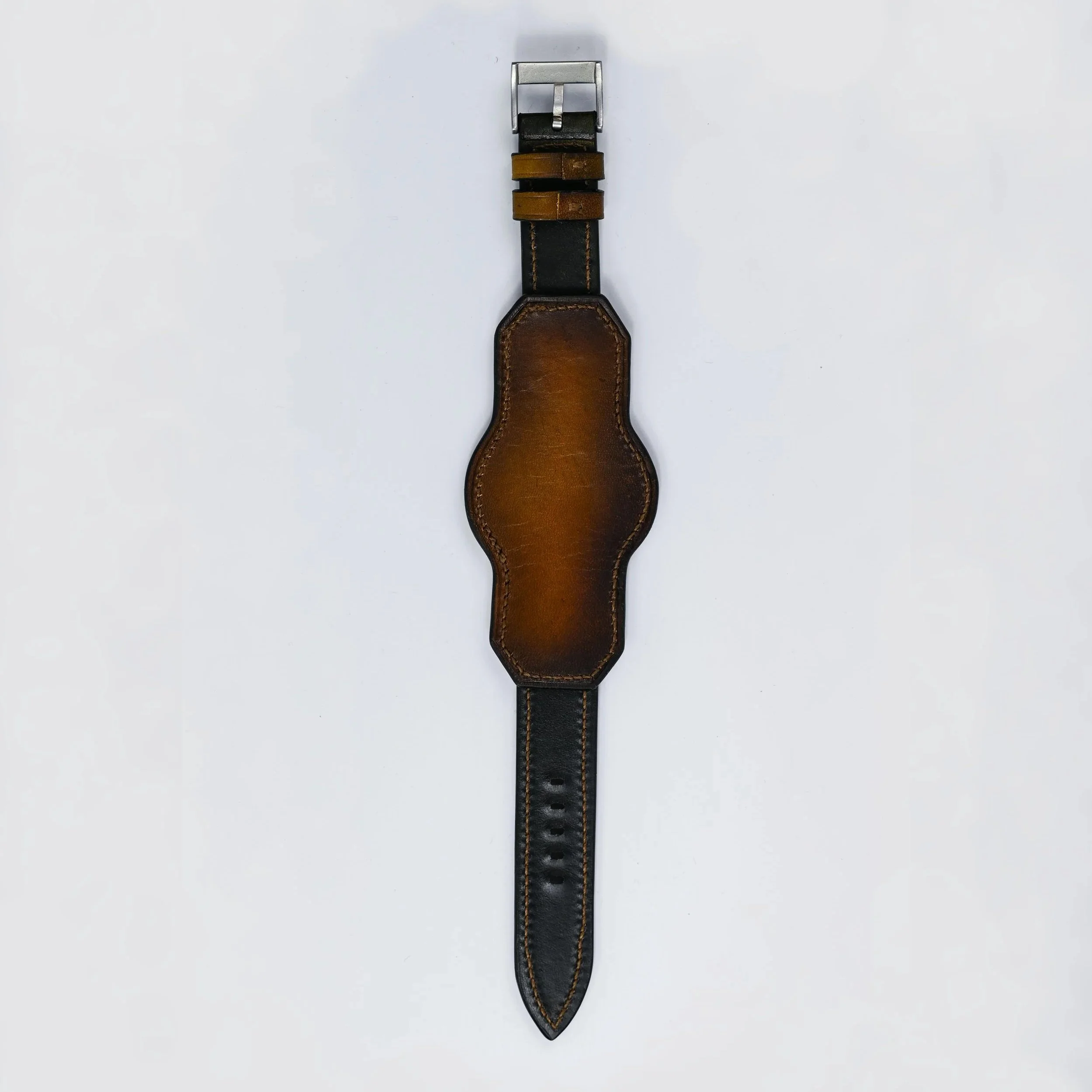 Montre-bracelet en cuir avec un cadran en forme d'éléphant rétro