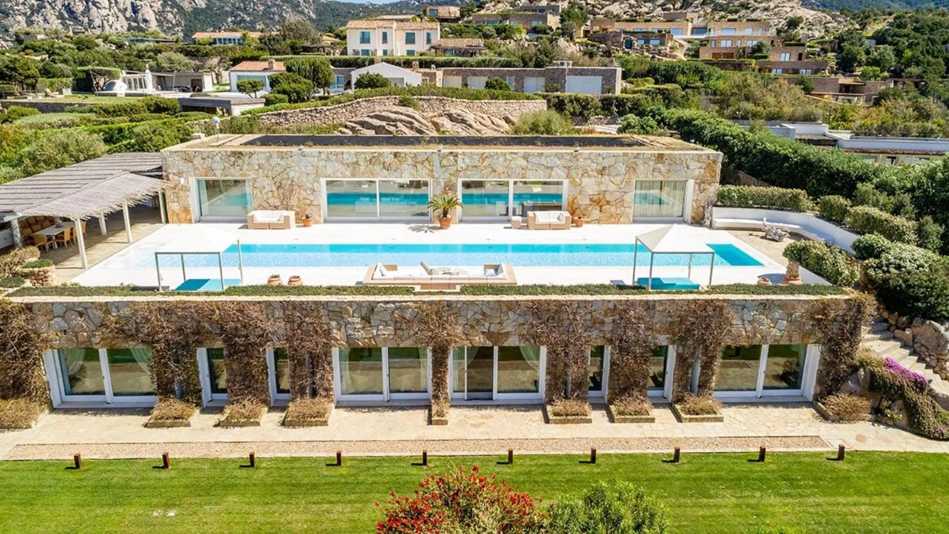 villa sardegna.jpg