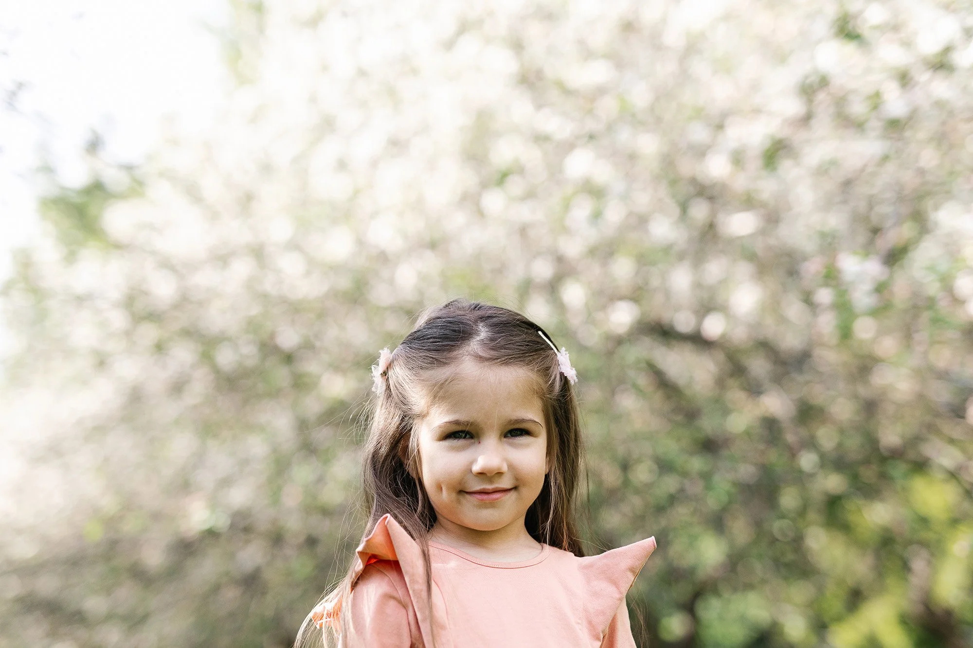 Perheen kuvaus Oulussa puistossa