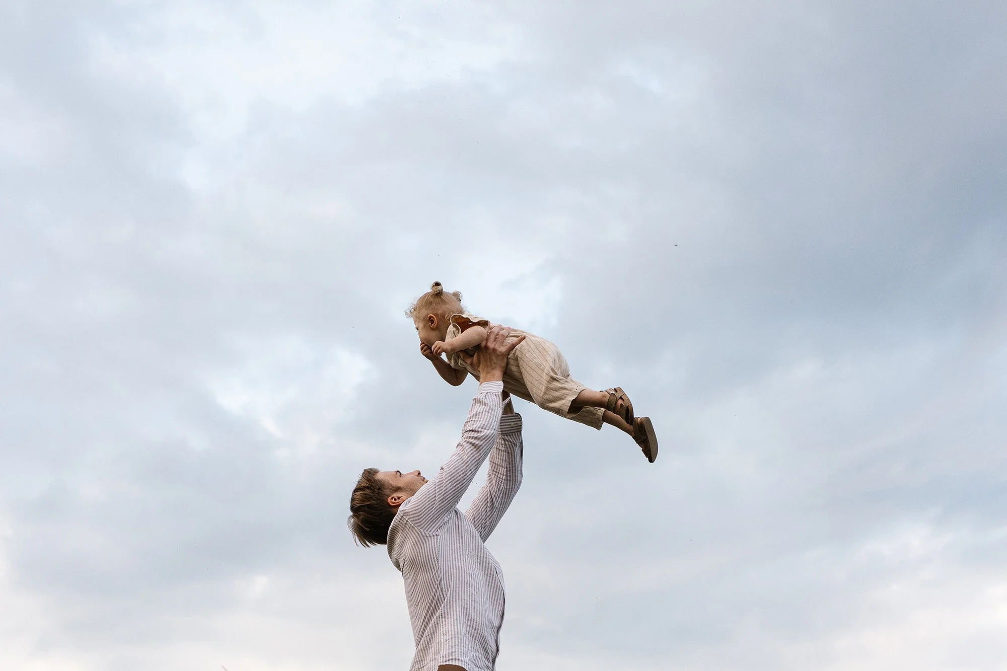 Perhekuvaus Oulussa luonnossa