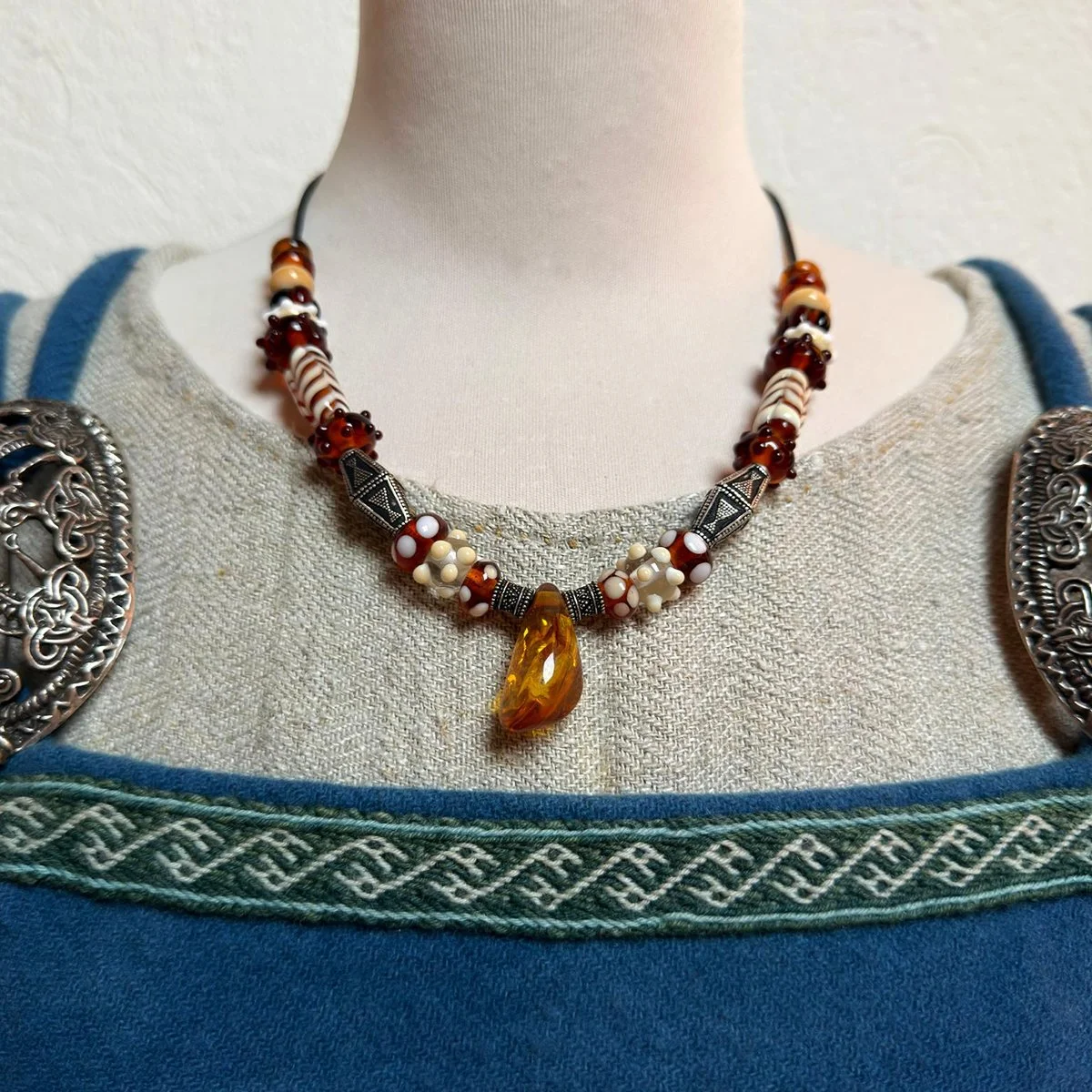 Amberchain EINS 3.jpg