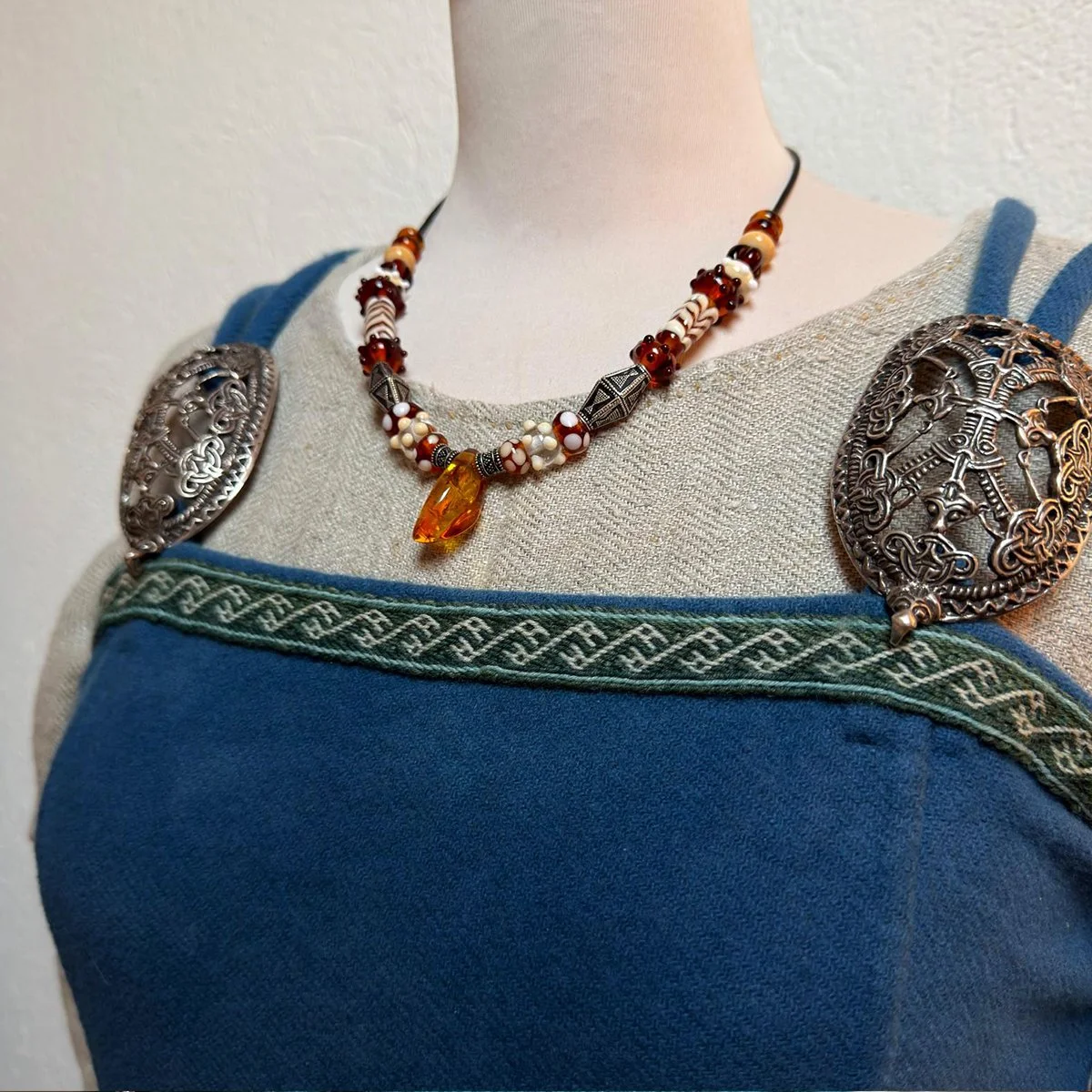 Amberchain EINS 2.jpg