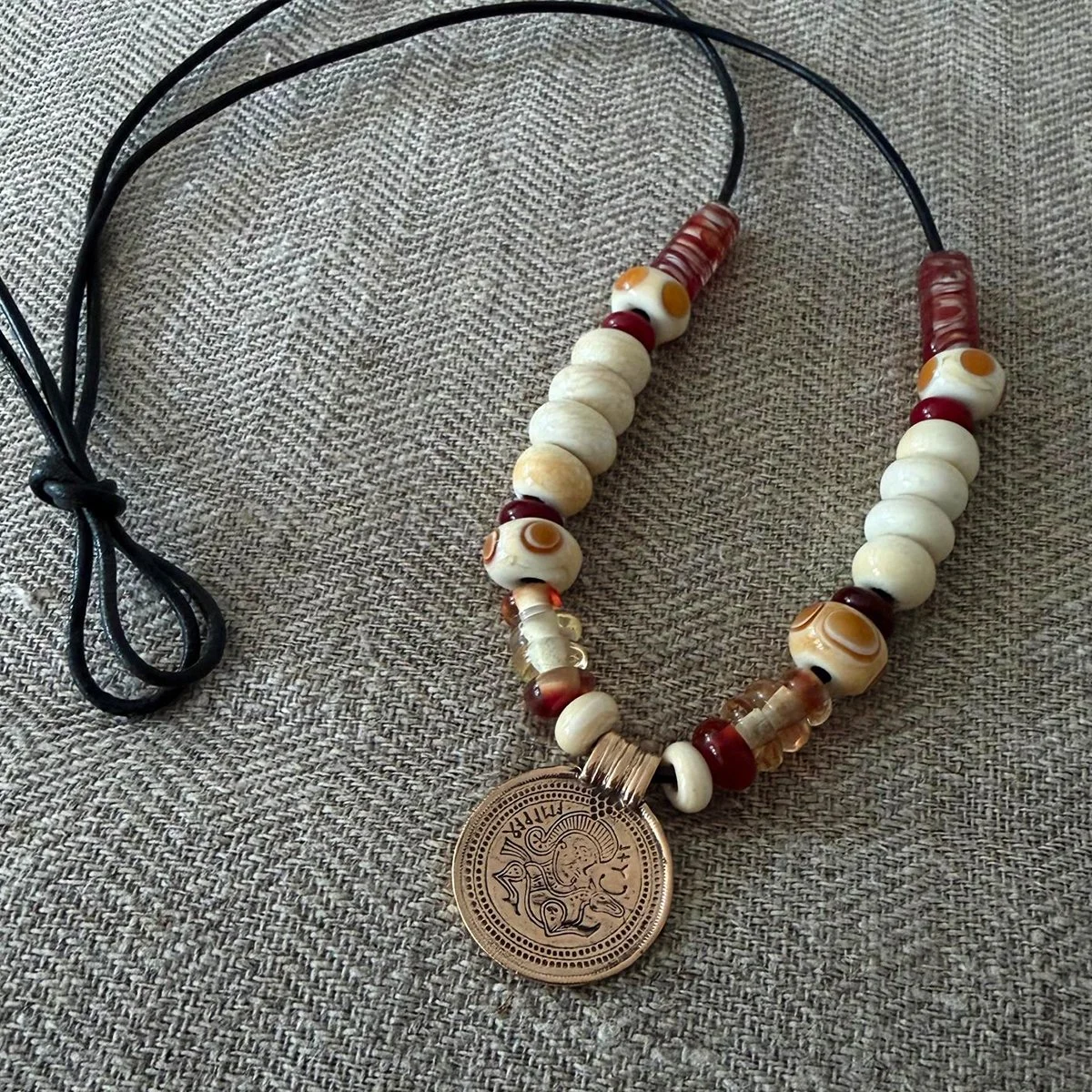 Odin's Brakteat in Goldbronze und Elfenbein