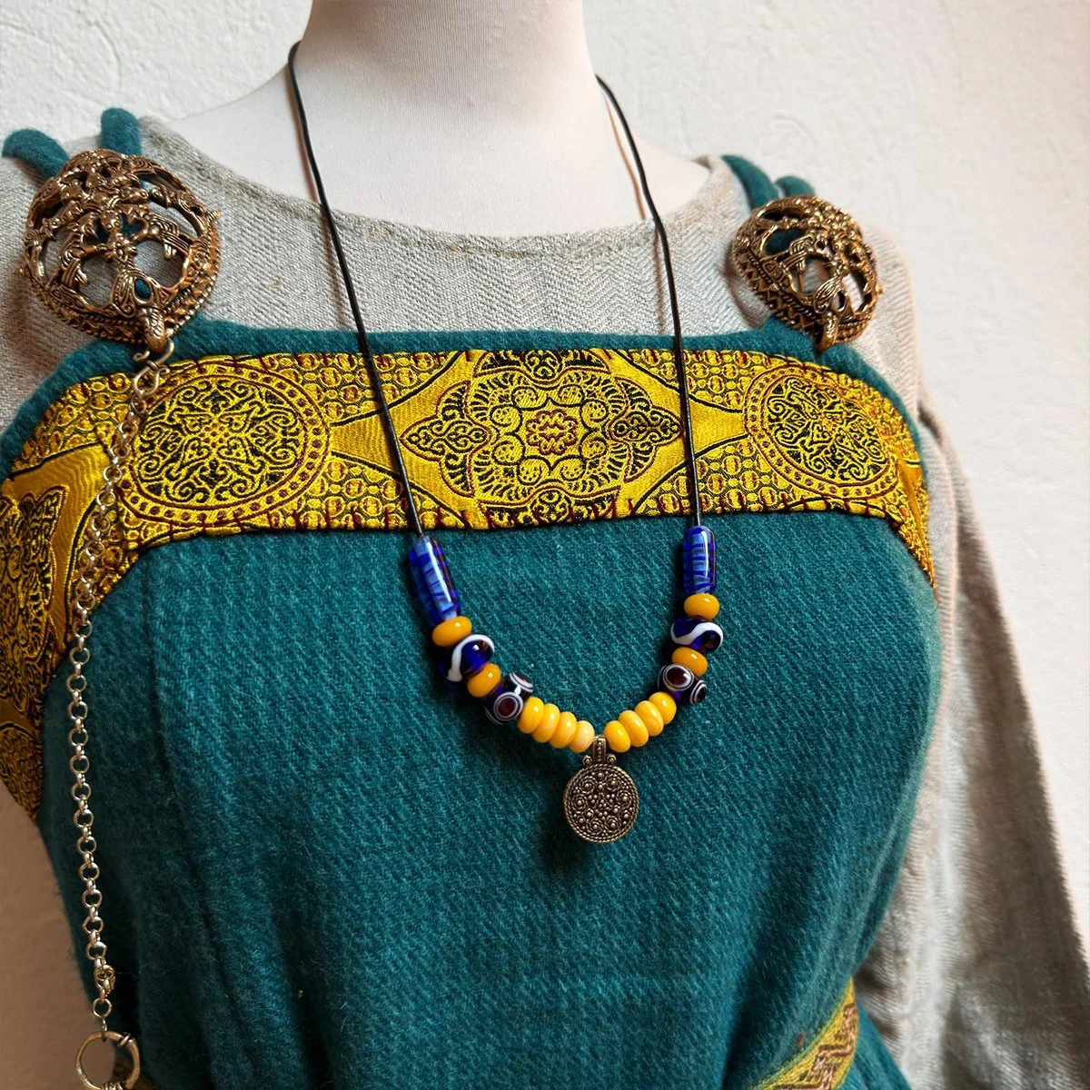 Little Talisman BlauGelb EINS 3.jpg