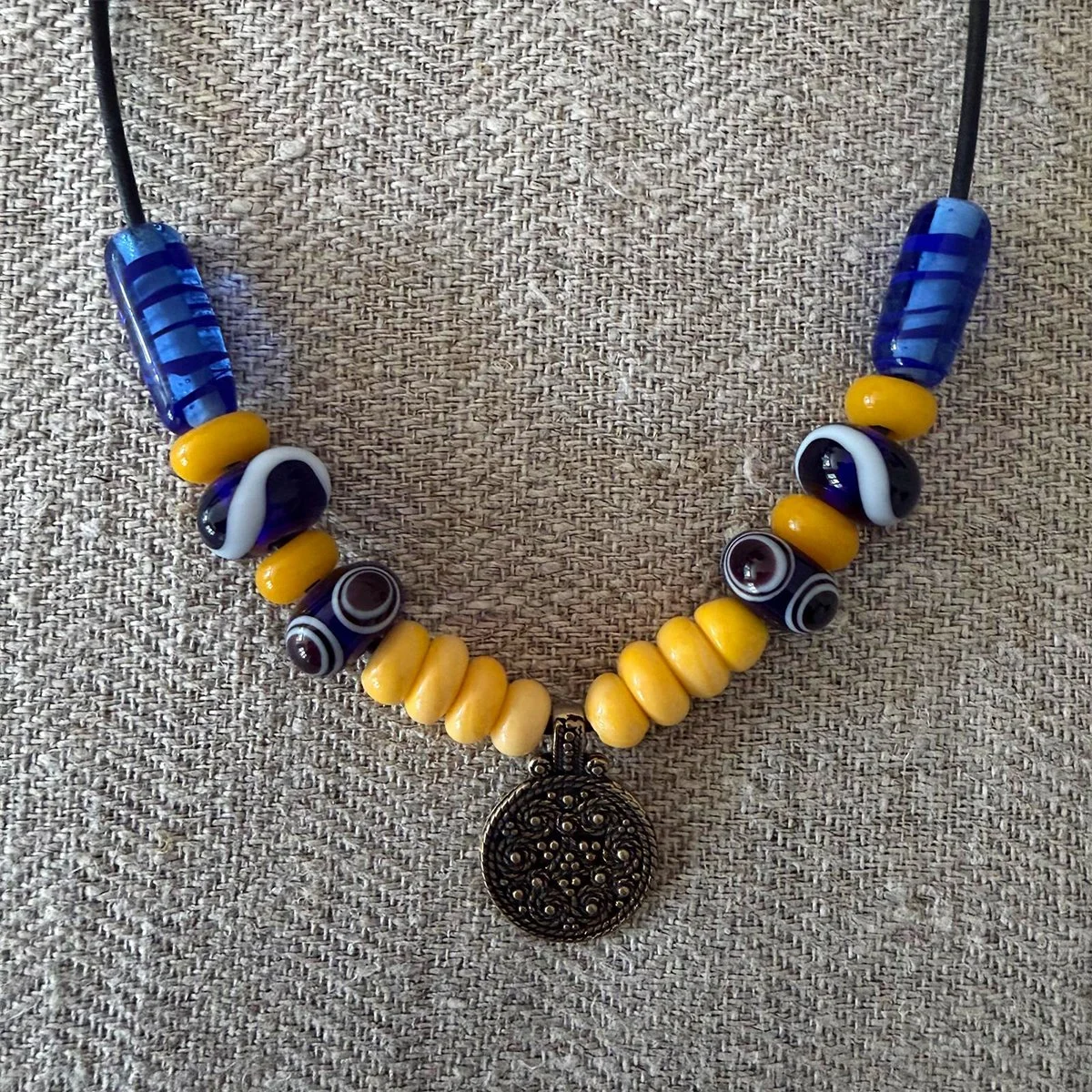 Little Talisman BlauGelb EINS 1.jpg
