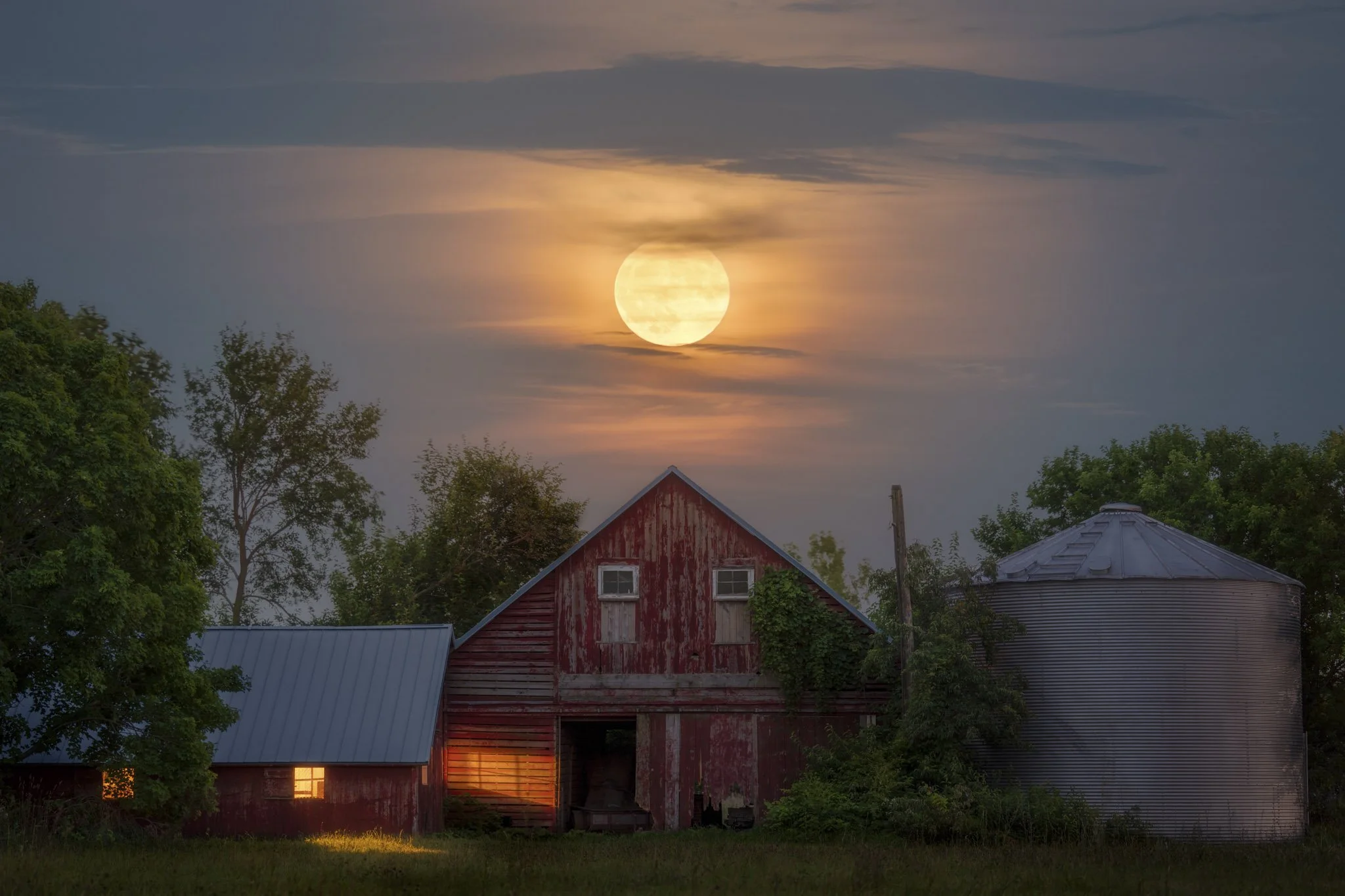 Illinois-Sturgeon-Supermoon.jpg