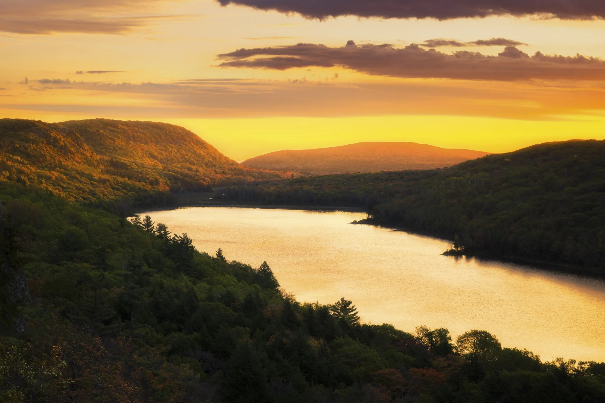 First-Light-at-Lake-of-The-Clouds.jpg