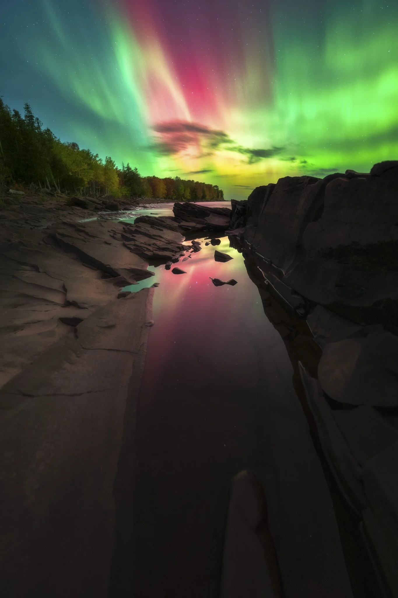 Northern-Lights-Aurora-Borealis-Porcupine-Mountains-Wilderness.jpg