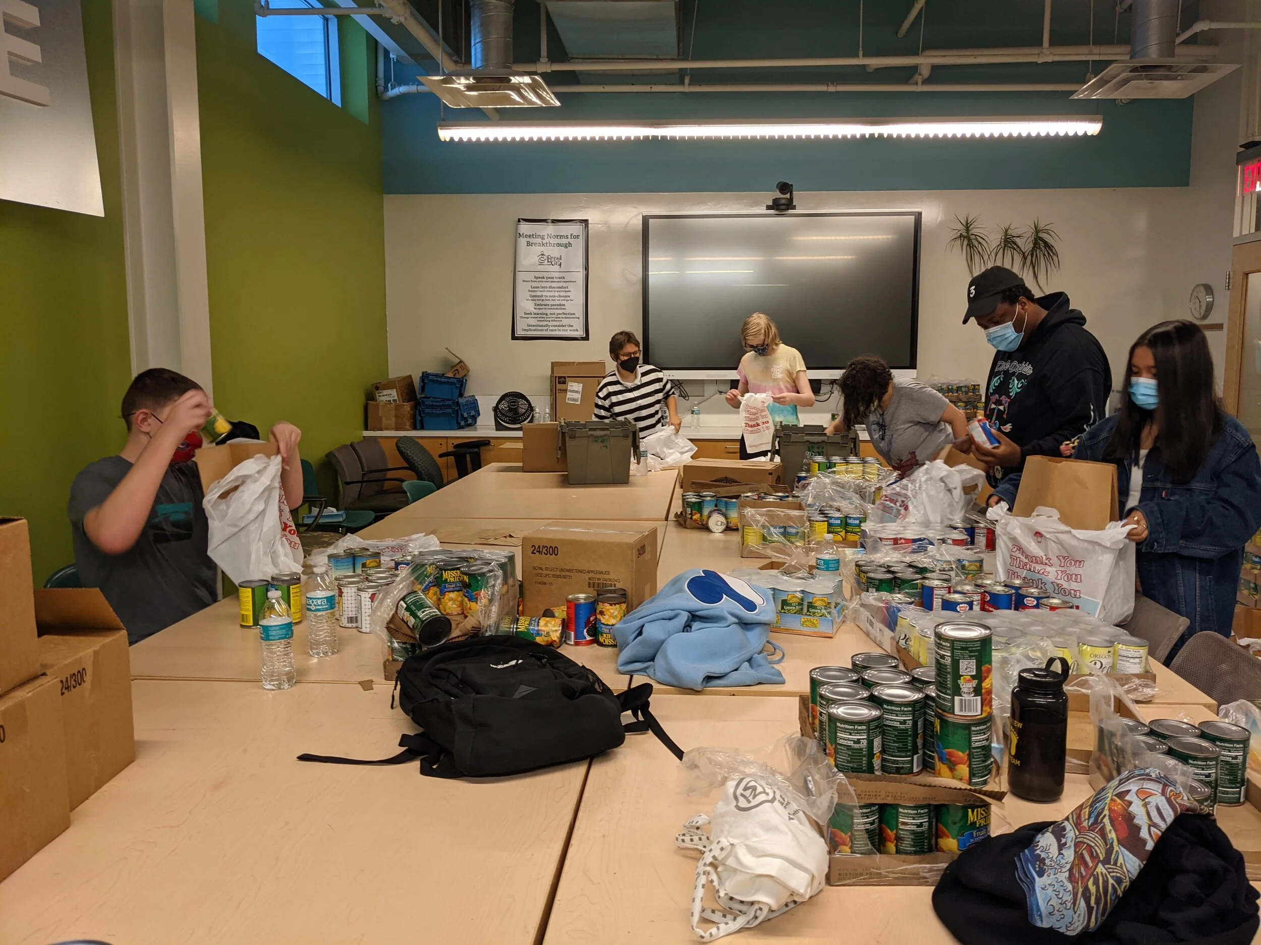 Bread for the City delivers 1000 bags of food to local citizens EVERY DAY. Nora School was there to help out for our first monthly Community Service Day.