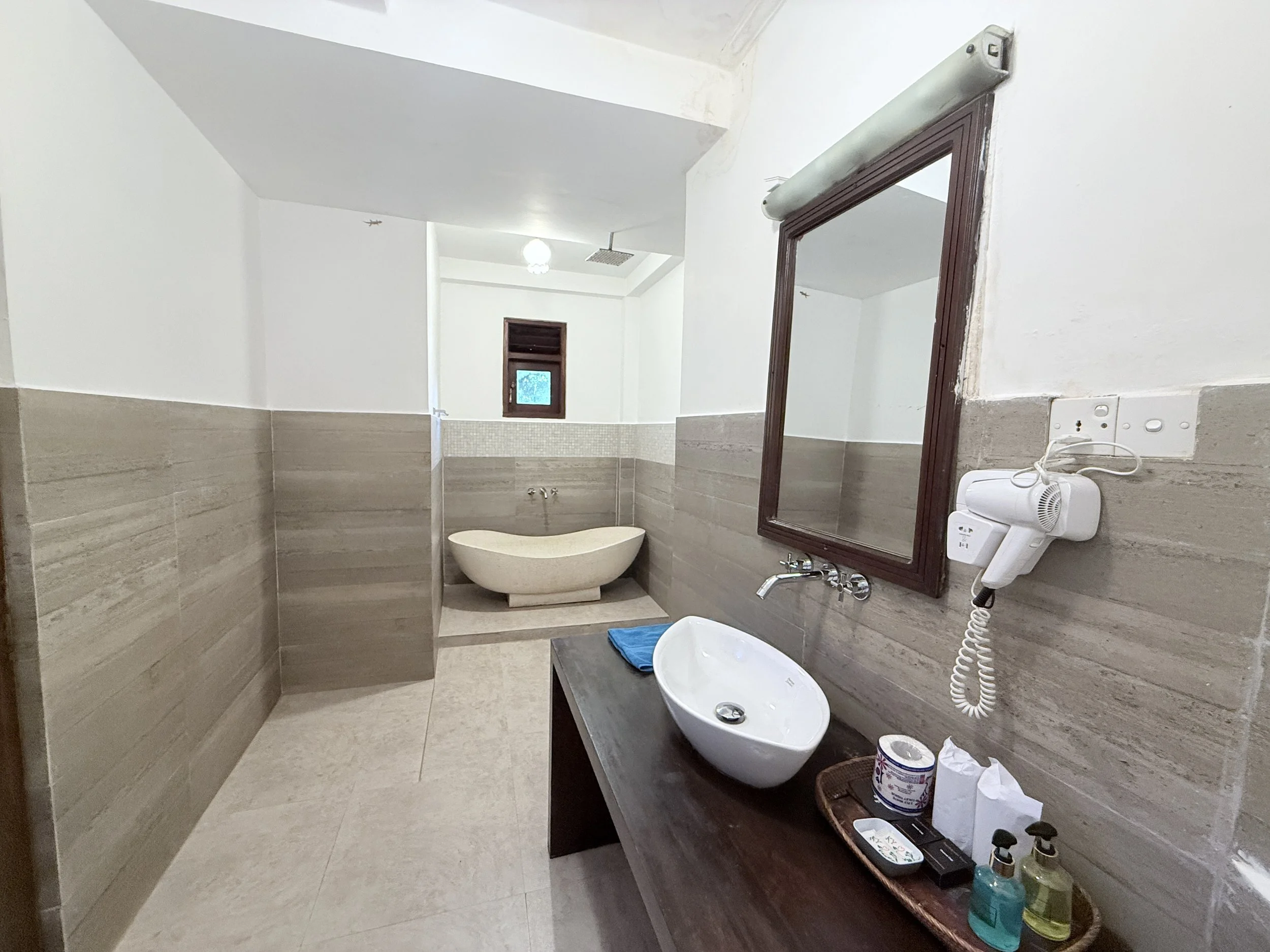Thambapanni Superior room # 3 bathroom.JPG