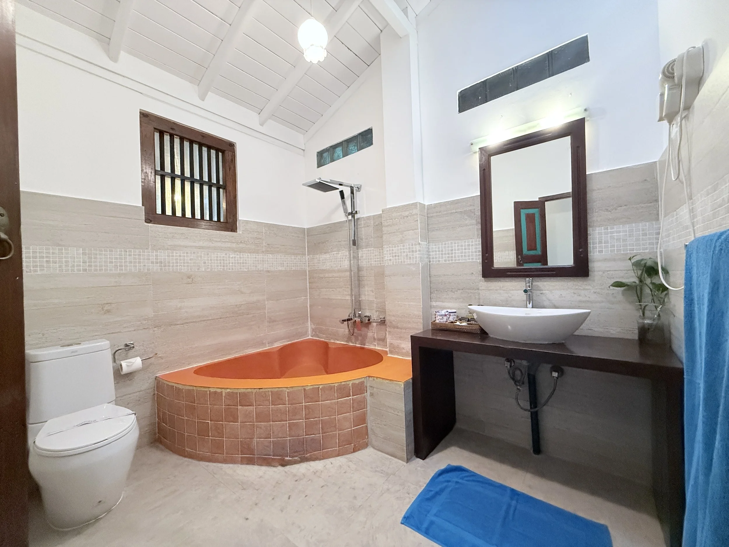 Grand Deluxe #12 bathroom.jpg