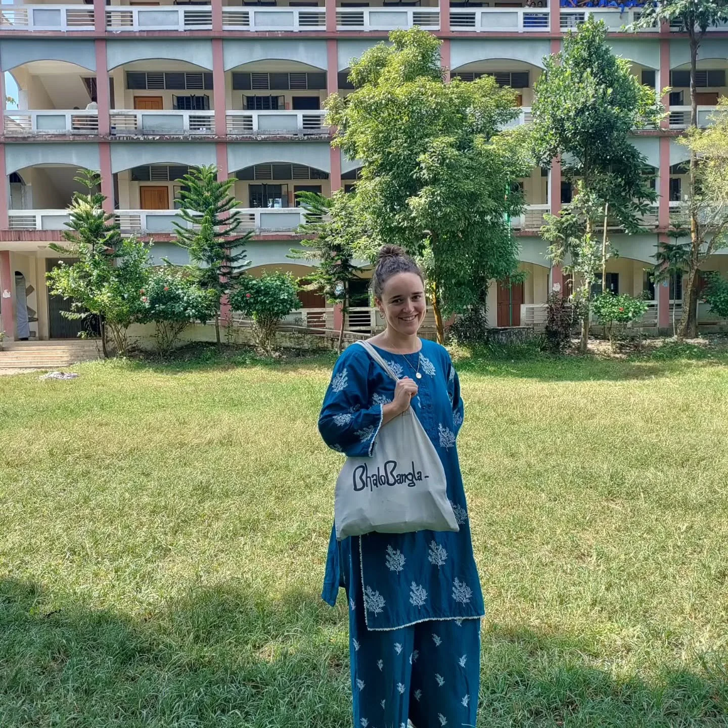 🇧🇩💜 F E E S T 💜🇧🇩

Al 11 jaar 
Kansen die Bengaalse kinderen laten dromen 
Over morele ambitie 
En een hoopgevende toekomst 
Hun verhalen inspireren 
Om veerkrachtig te bewegen naar solidariteit
Steeds in verbinding 
Met onszelf en anderen 

🥳