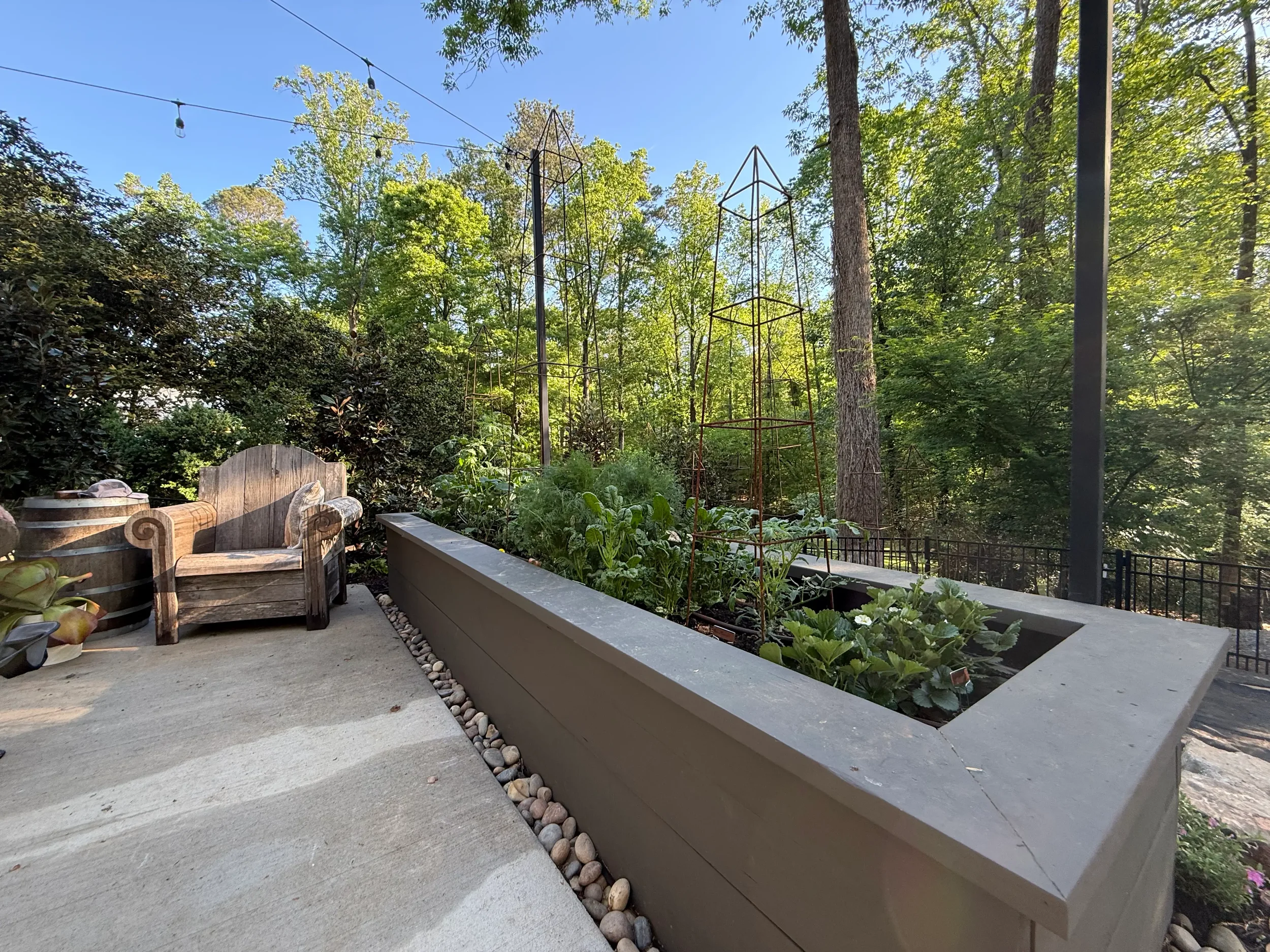 sandy-springs-garden-retaining-wall.webp