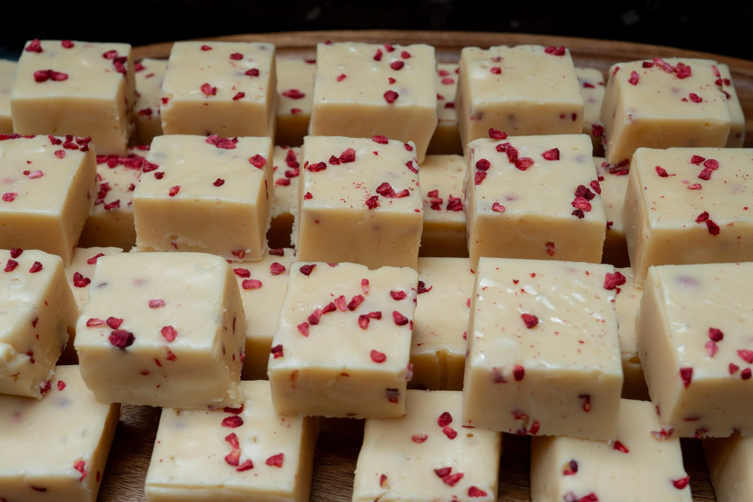 white chocolate and raspberry fudge - the frosted cake studio-5.jpg