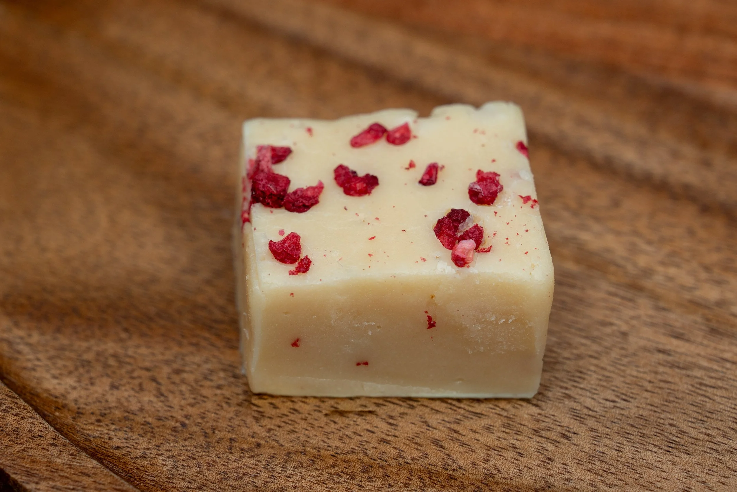 white chocolate and raspberry fudge - the frosted cake studio-2.jpg