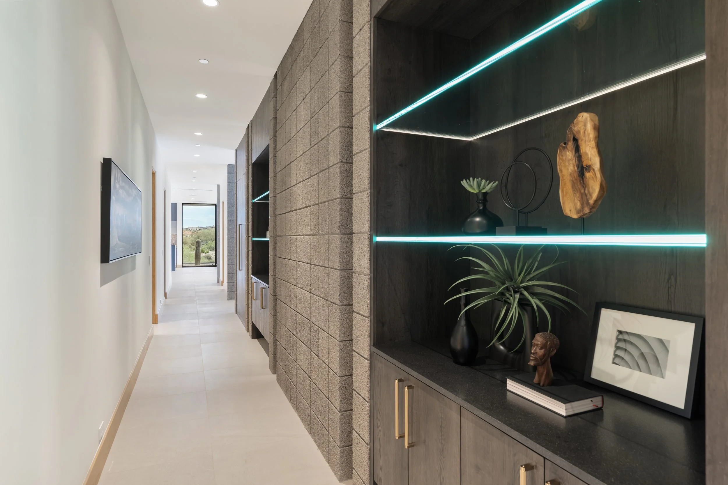 093-Hallway.jpg