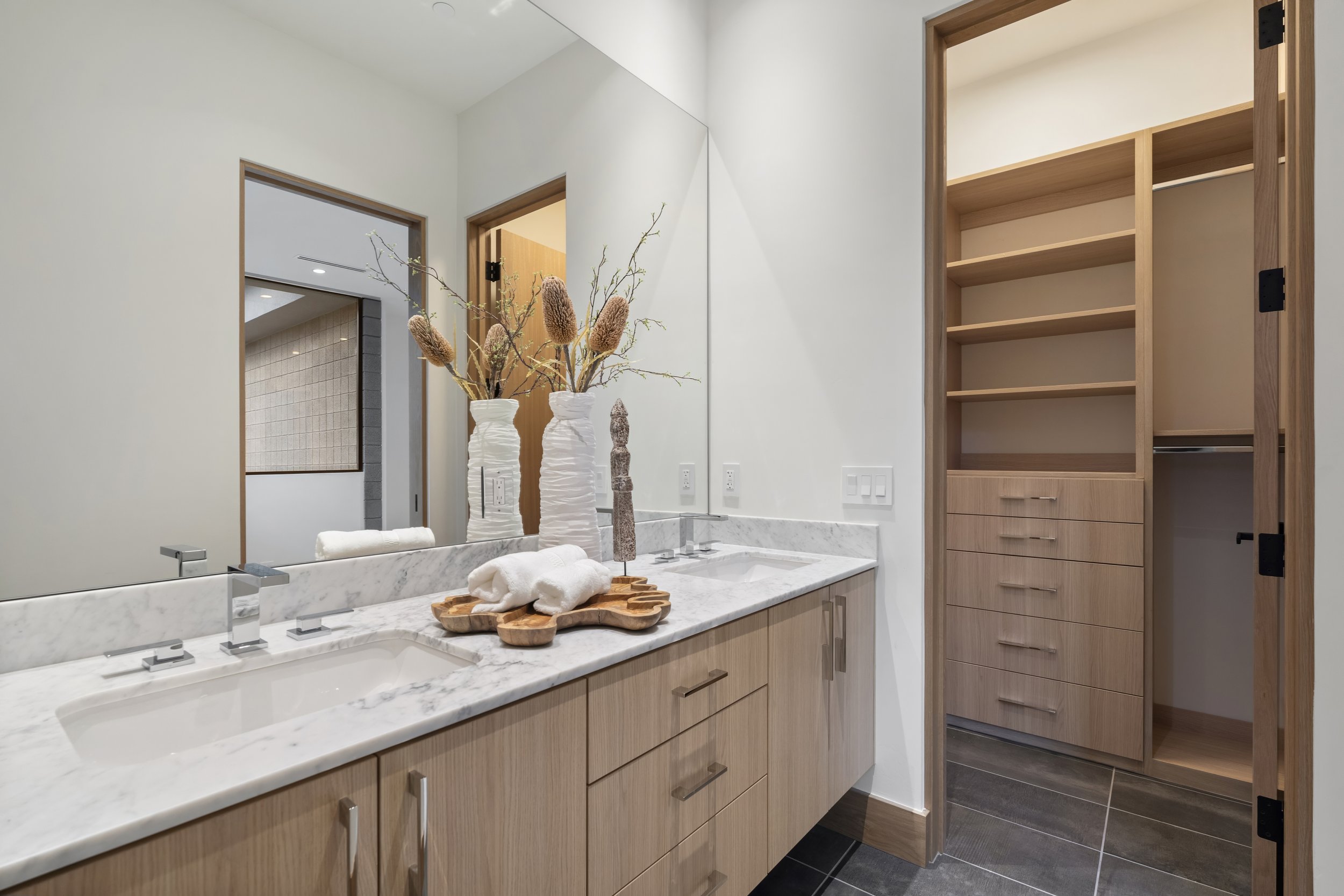 090-Bathroom.jpg
