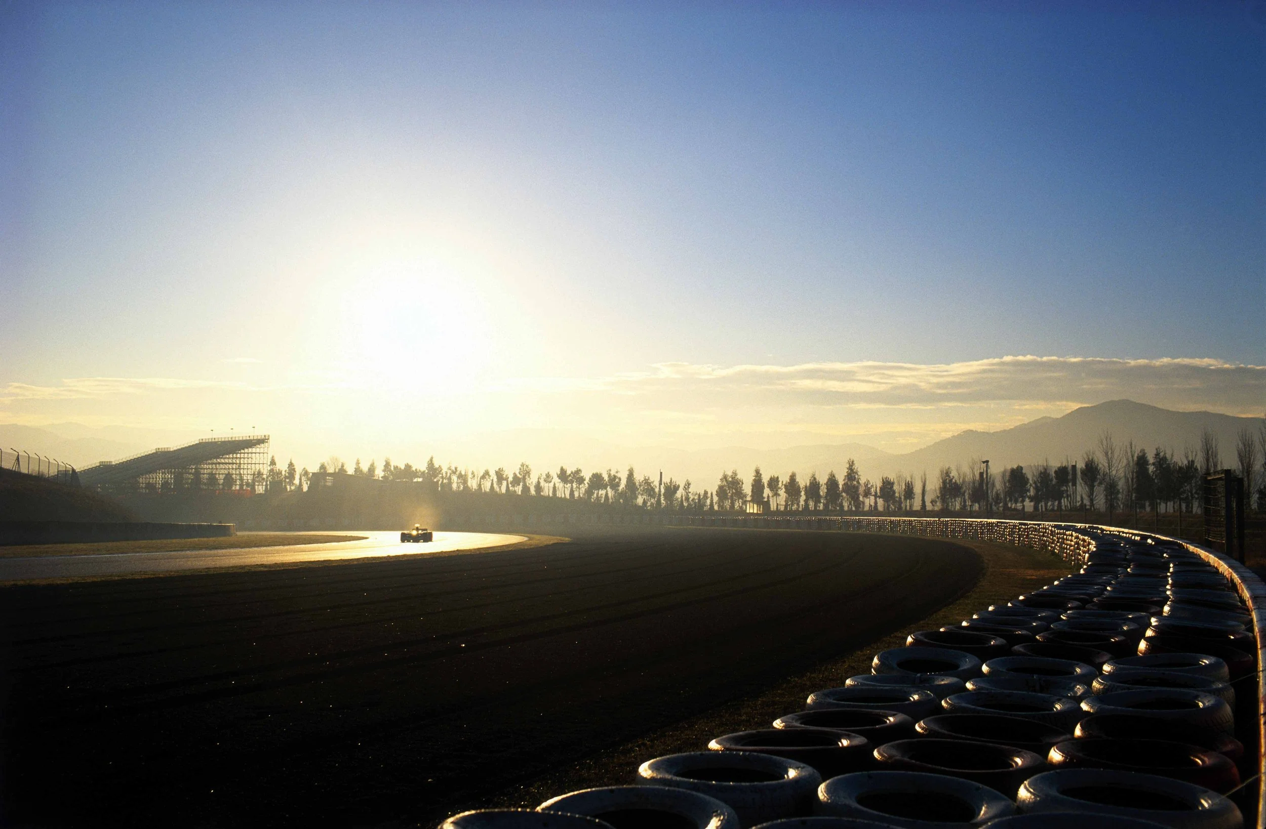 Sunrise_Barc03_Exhib_MASKi.jpg