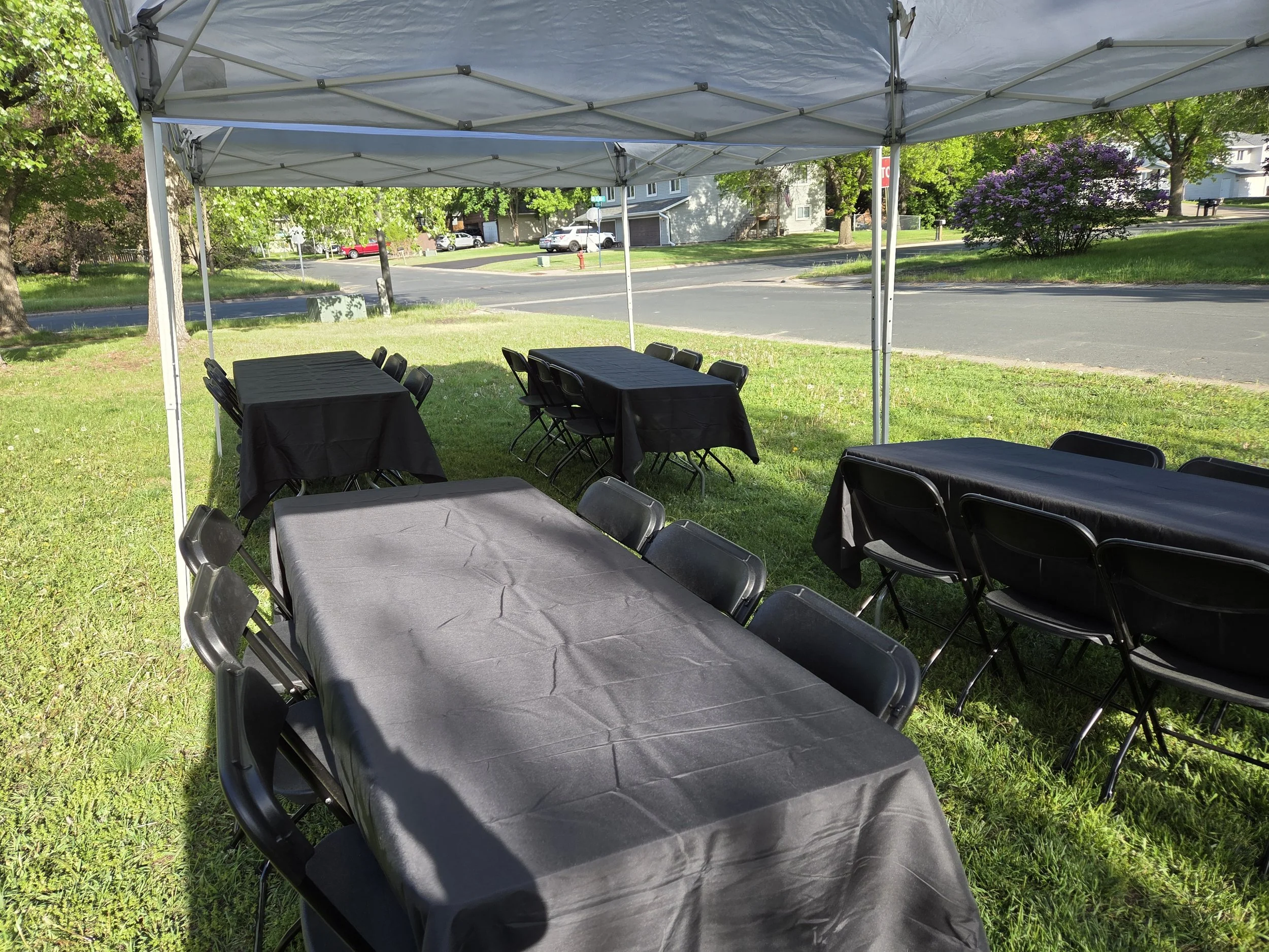 6 ft banquet table rental for gradution parties and backyard events in Coon Rapids , MN.