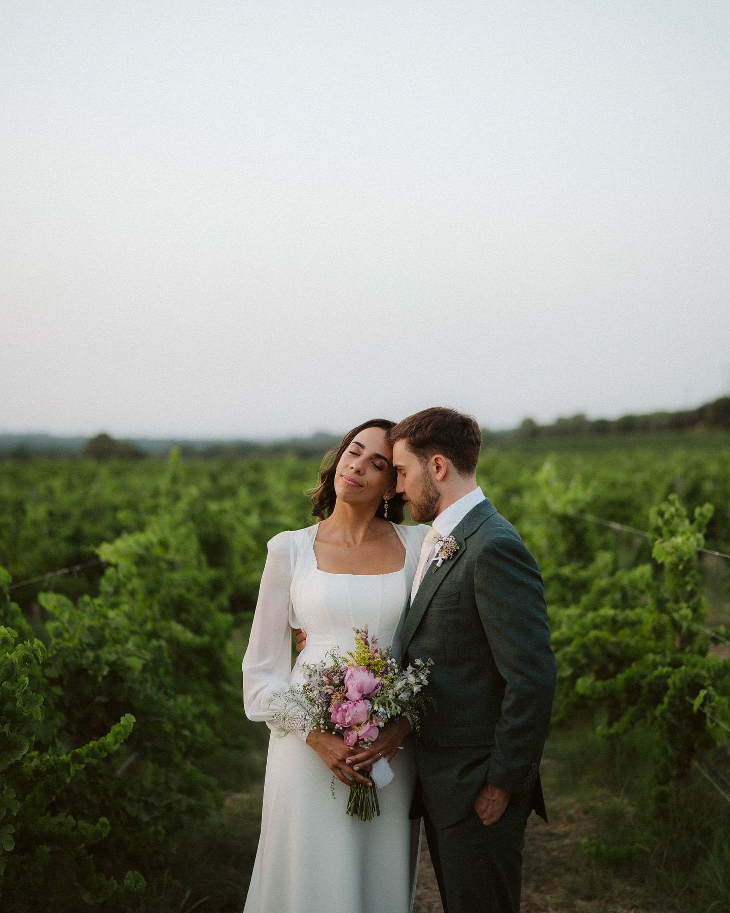 This is what love feels like ❤️

Venue @quintadecatralvos 
Video @enjoymediaweddingfilms 
Dj @djcachapa 
Hair &amp; Makeup @margaridasaraivabeauty @hairdreamsbycatia 
Cake @limao_papoila
Flowers @intobloom.florist