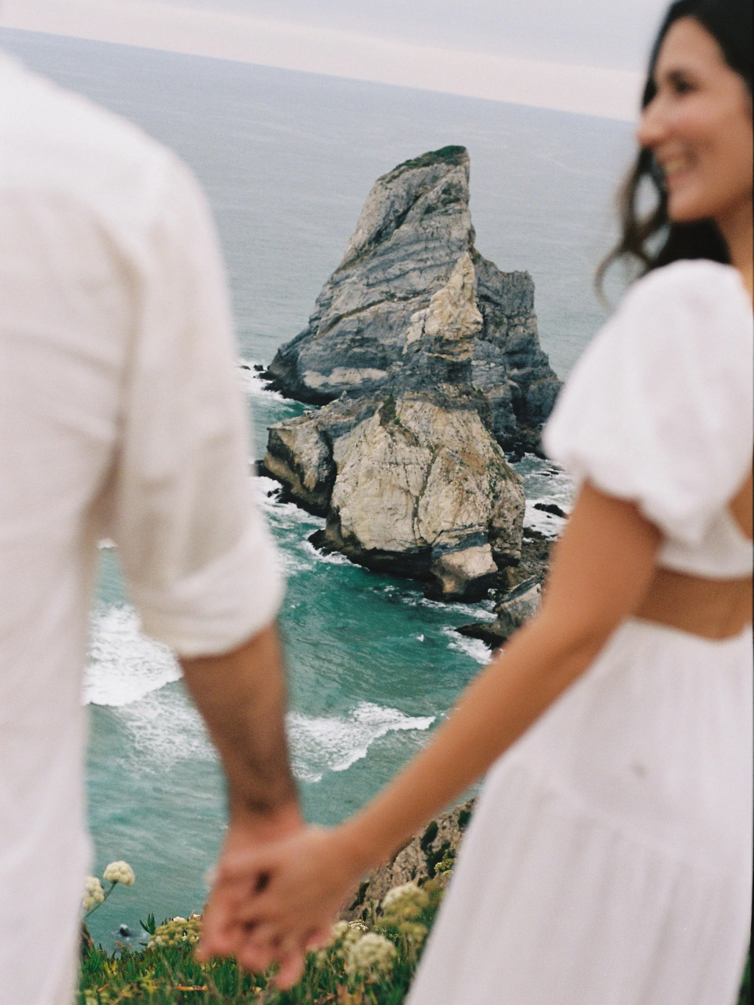 Counting down the days till Friday with a mix of film &amp; digital ✨

Our first time in Praia da Ursa wasn&rsquo;t blessed with sun but we still made the most out of it and in great company 🫶🏻 

#engagement #europeelopment #destinationwedding #fil