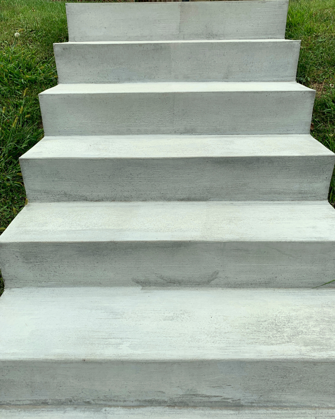 Concrete steps installation in Elgin, IL with clean and durable finish