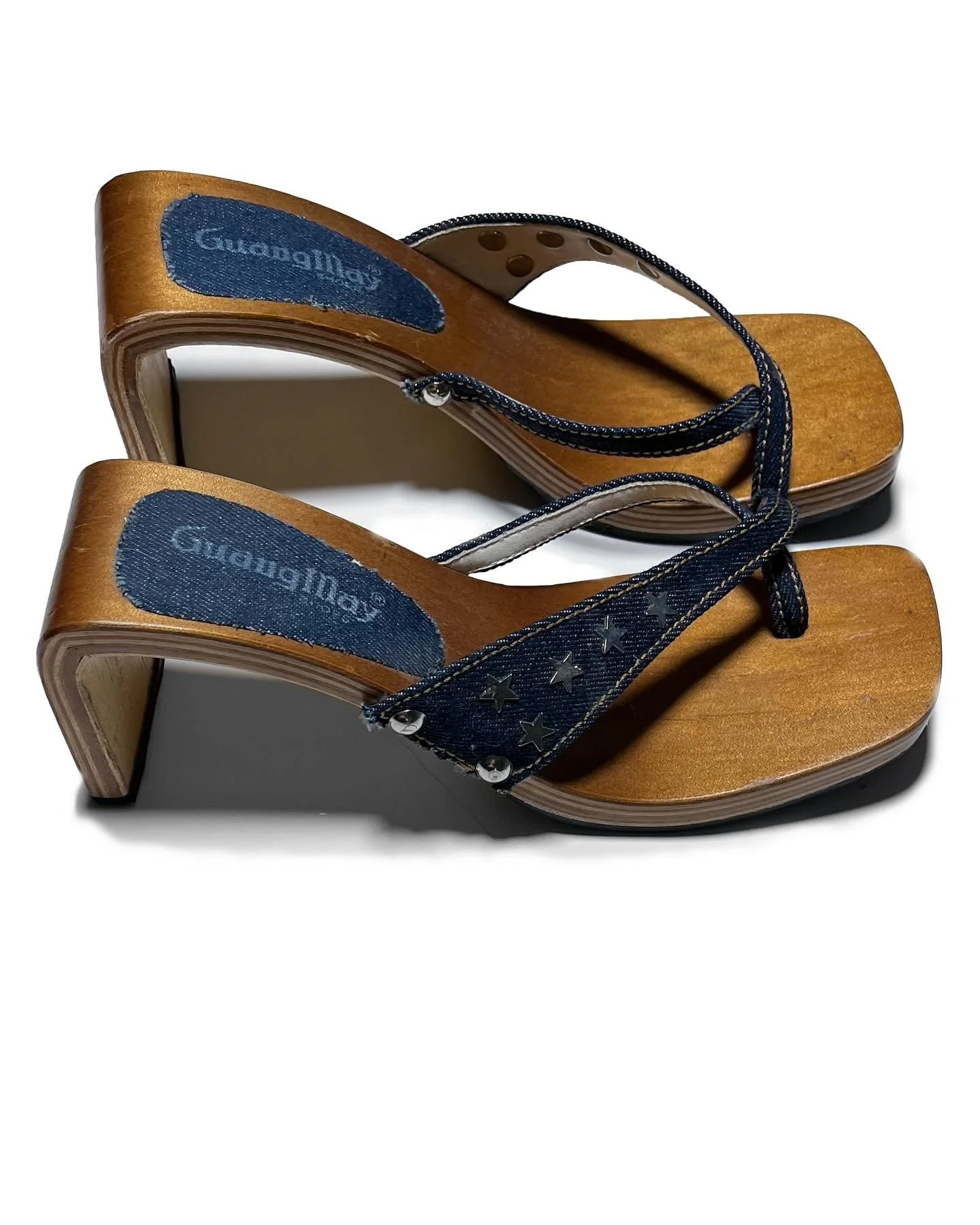 Zapatitos de madera y jeans 
Talla 7
VENDIDOS