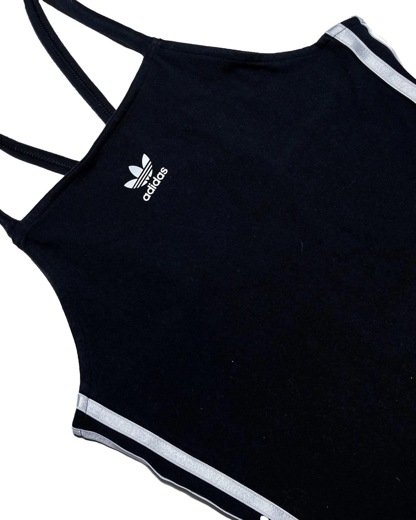Vestido Adidas Originals
Talla S pero le queda a M/L 
VENDIDO