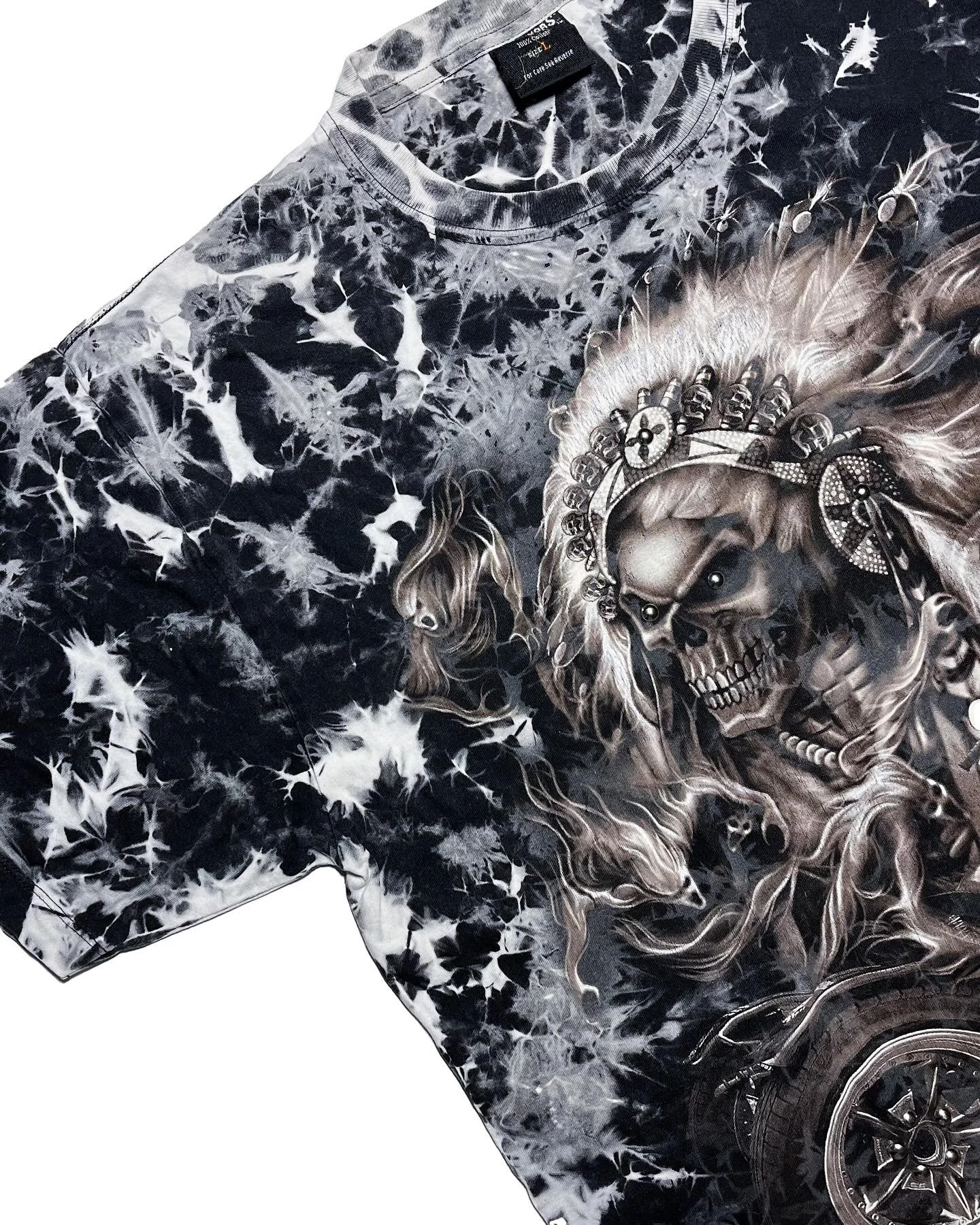 Camiseta glow in the dark 
Talla L 
VENDIDA