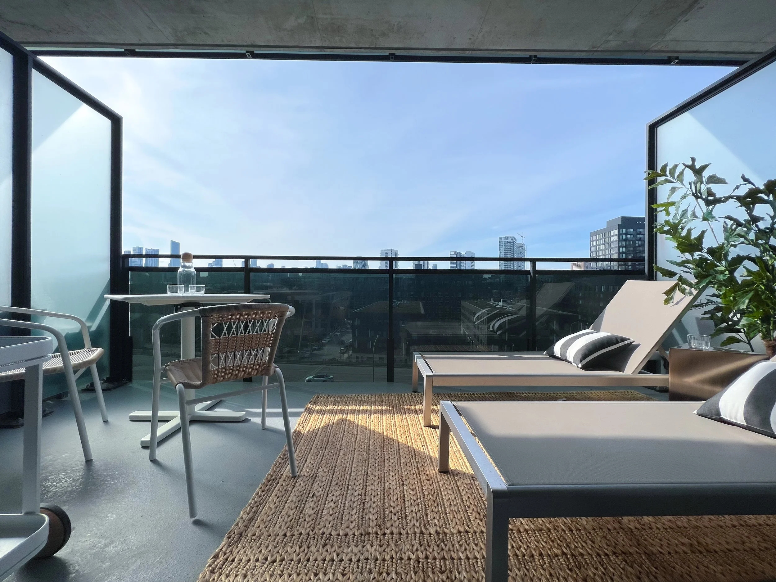 14 - Balcony.jpg