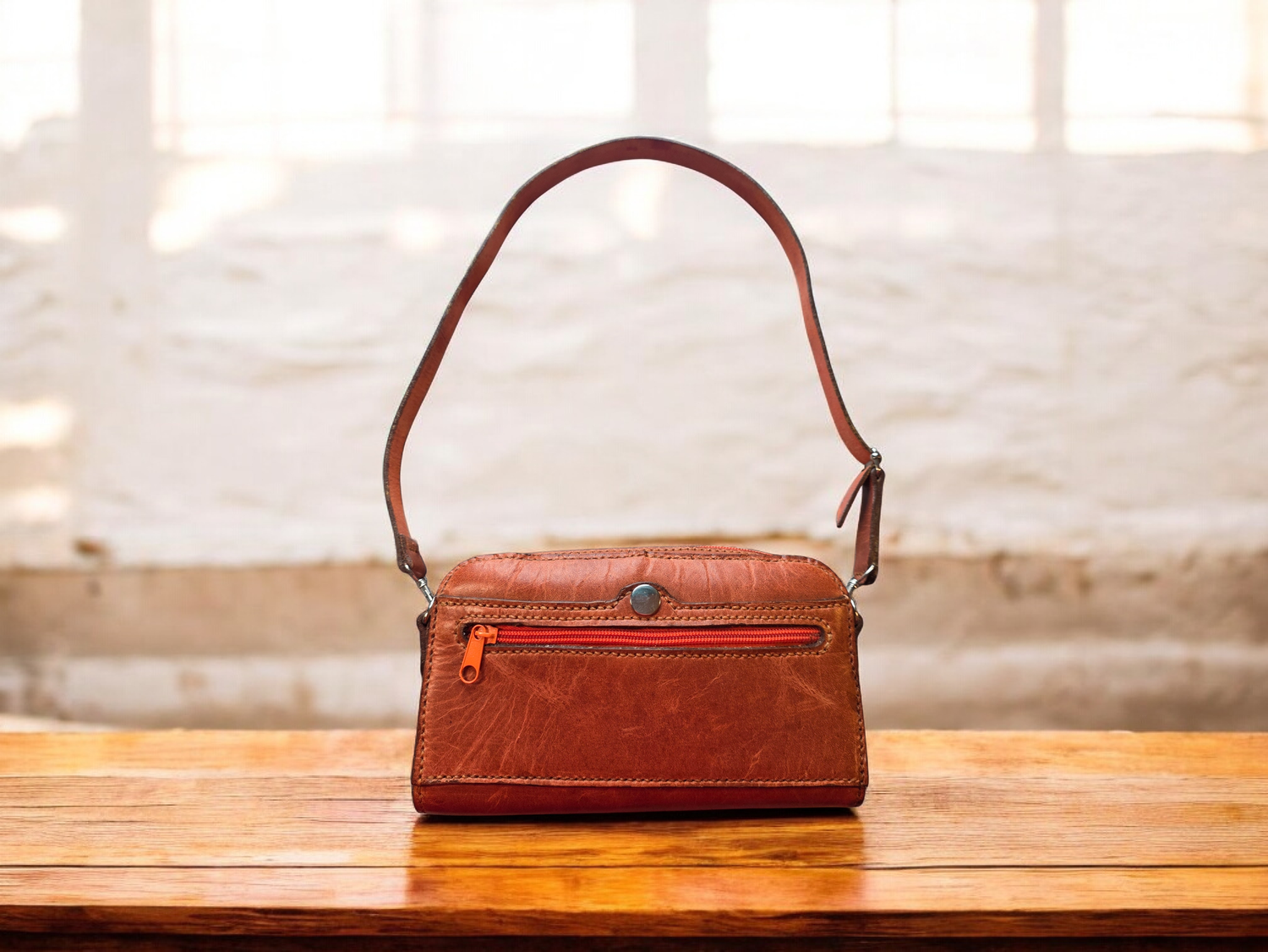 Handcrafted simple leather bag