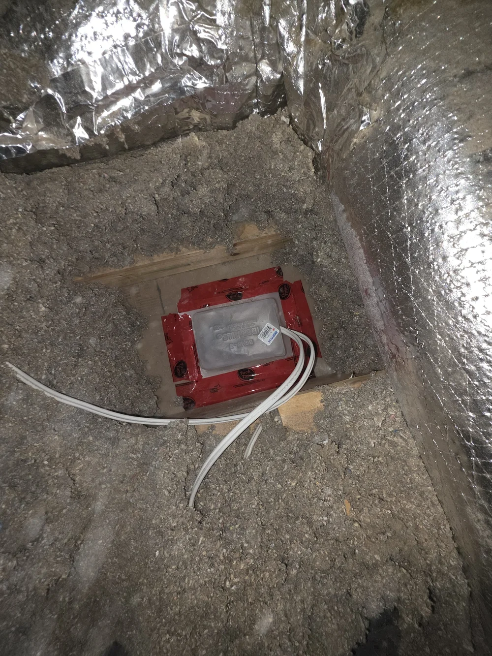 Pot light vapour barrier box sealed in the attic
