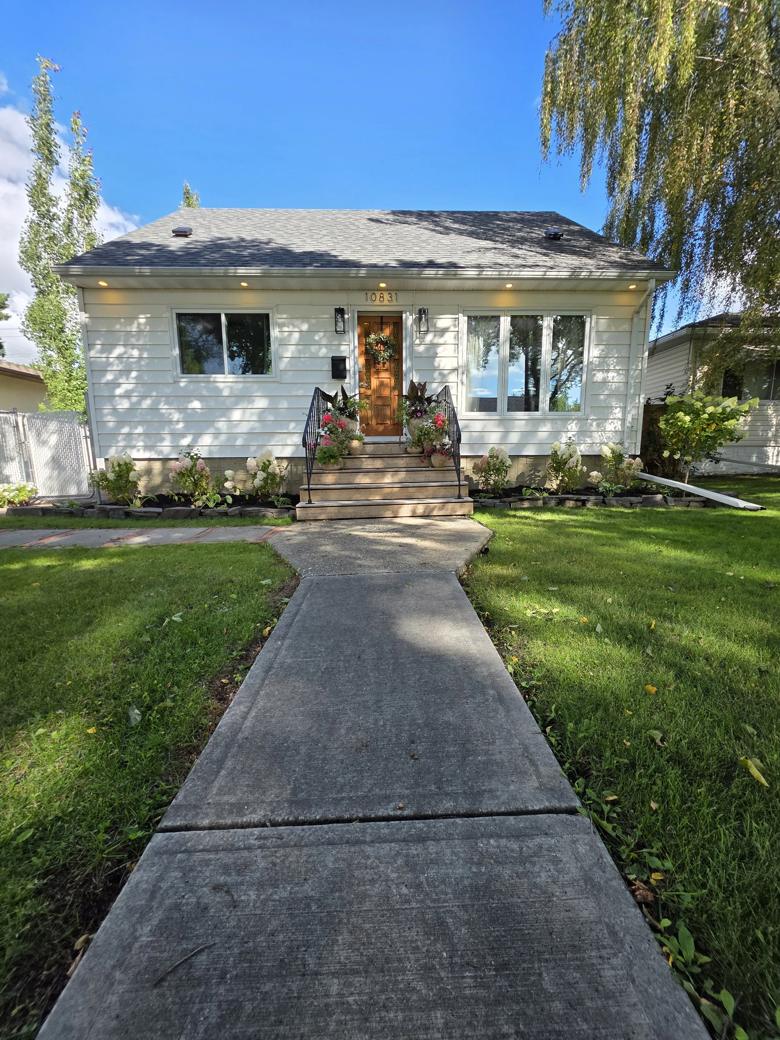 exterior lighting installation sherwood park.jpg