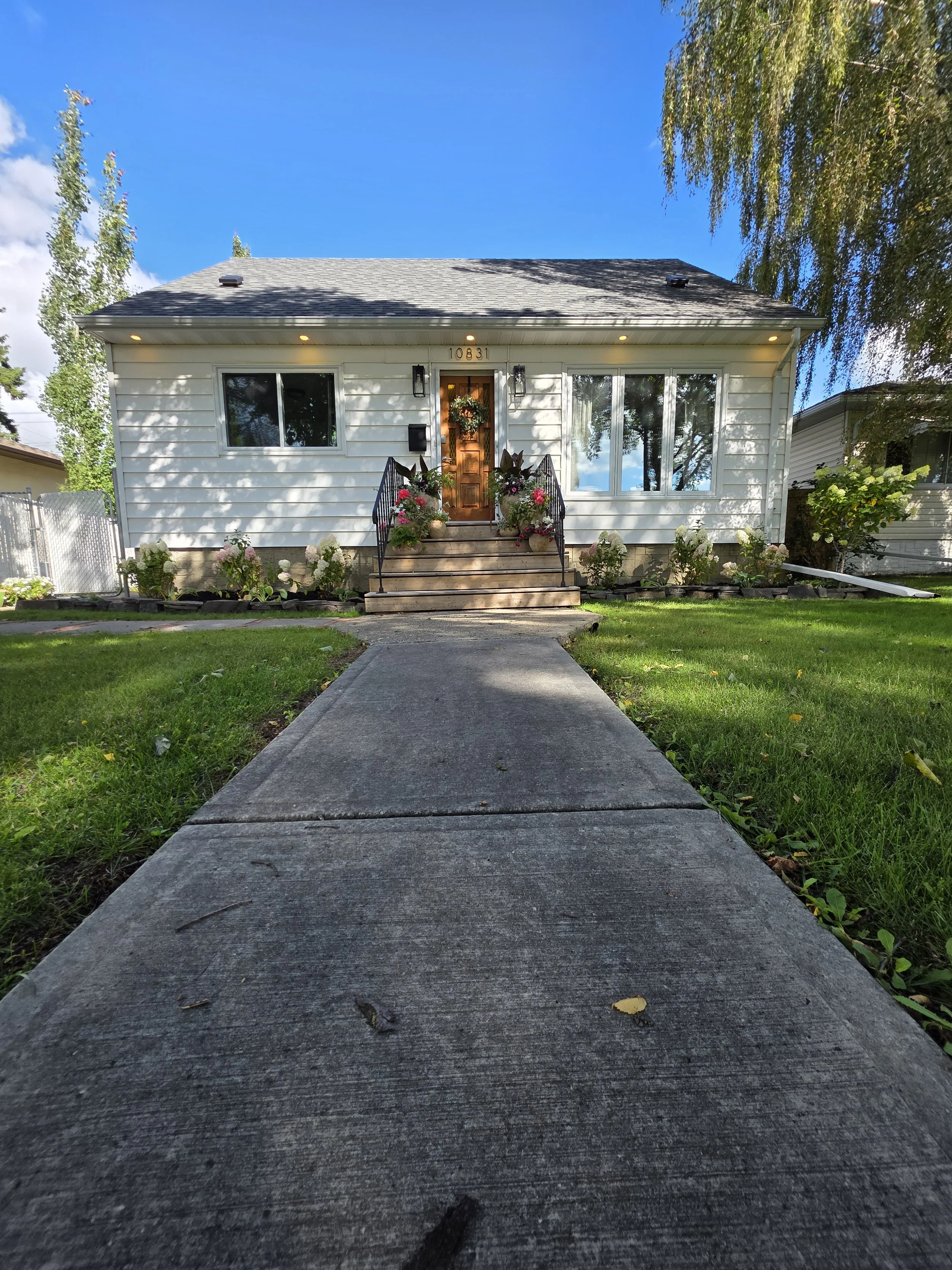 edmonton-home-exterior-soffit-lights.jpg
