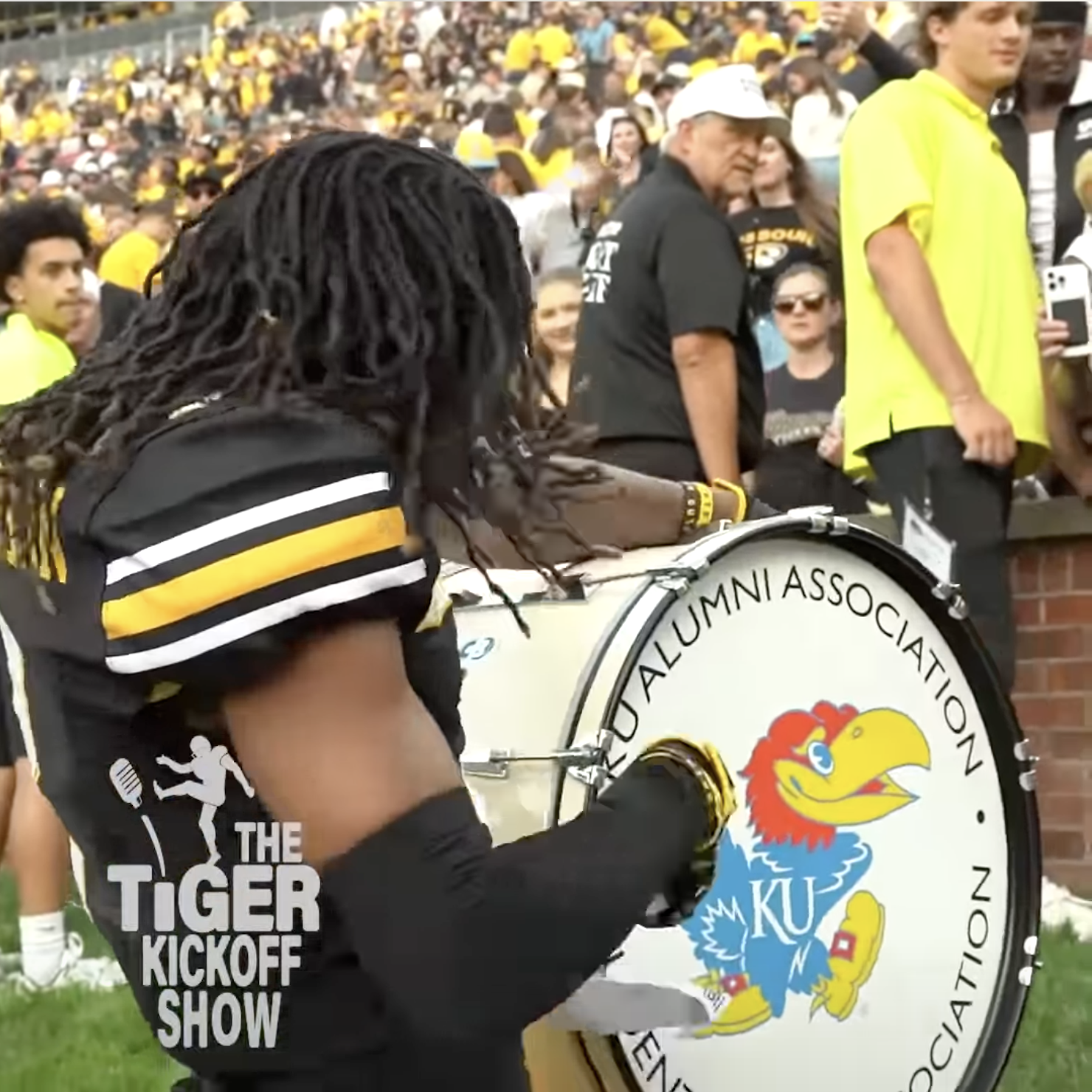 191k+ views. Marquis Johnson puts "belt" to the War Drum, the trophy passed back and forth to the winner of the Border War game between Missouri and kansas. Shot, edited, captioned by Tyson Ellison