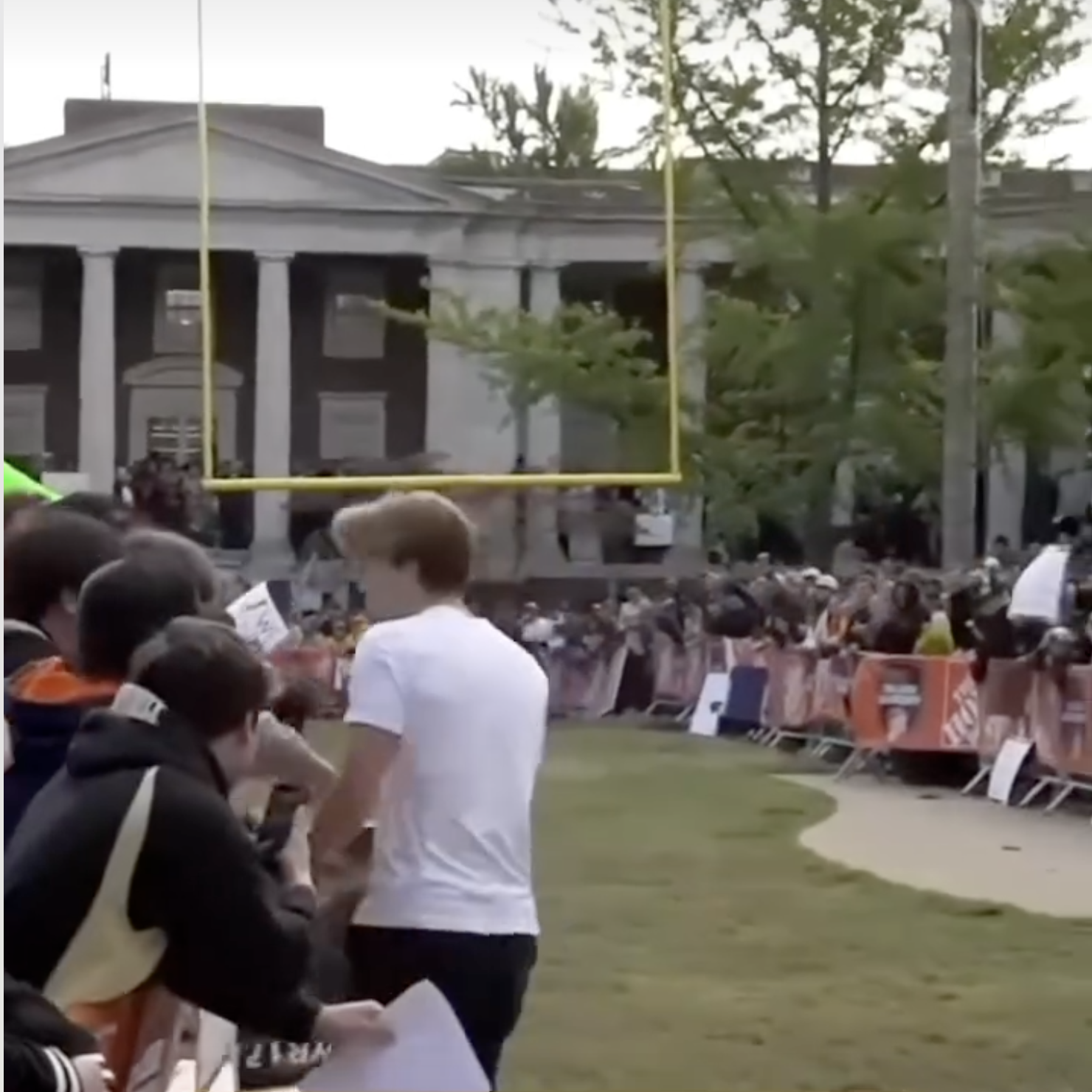 173k+ views on IG, 3.2M+ on X. Two fans at College Gameday used a commercial break to jump the fence and kick their own field goal. One of them is a high school kicker, and this post led to a local news story.