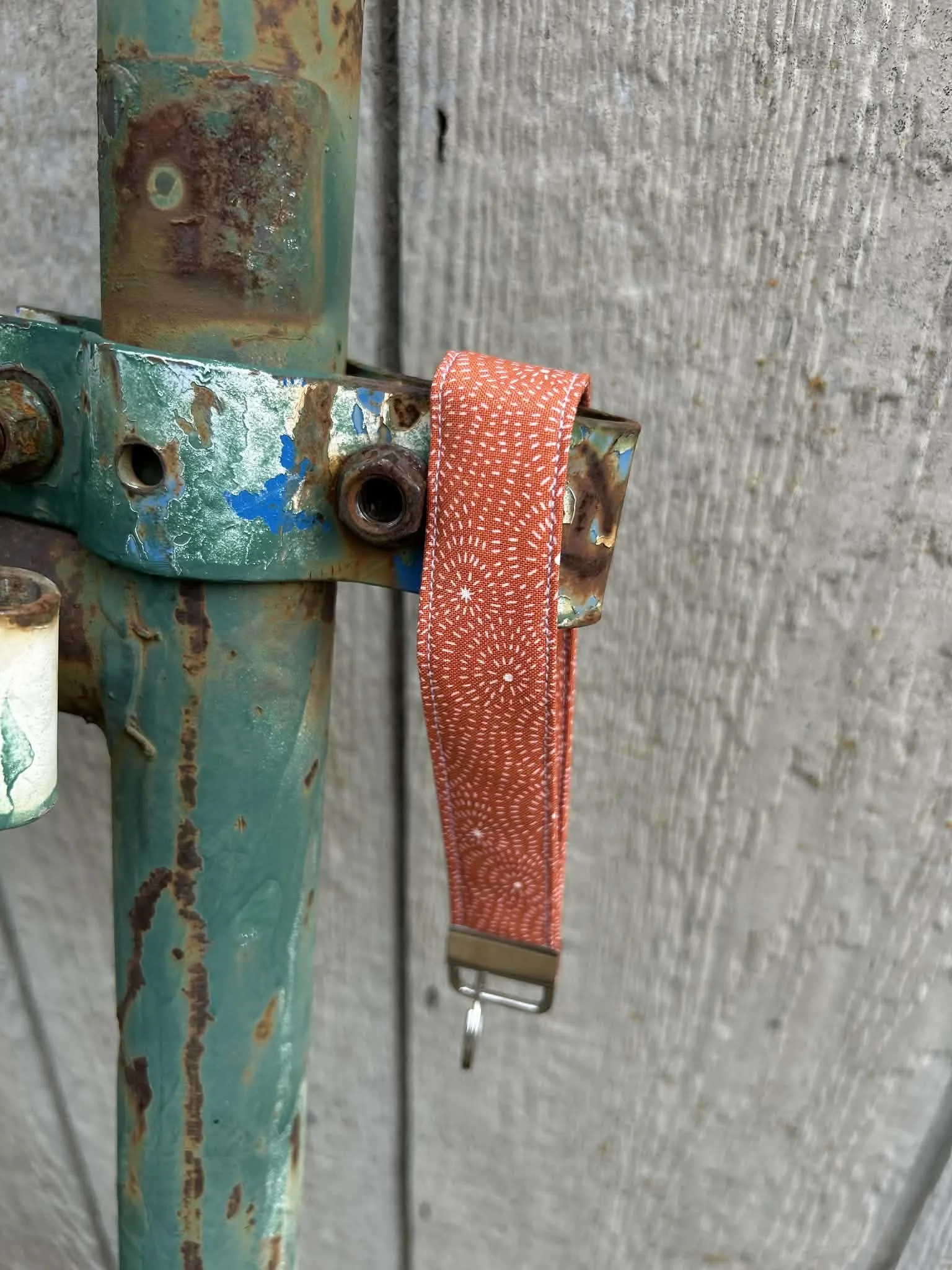 Rust Bursting Star Print Keychain Wristlet