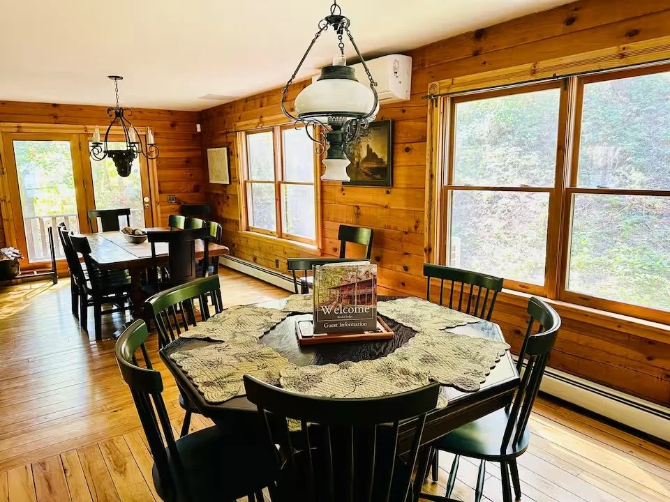 Dinning Area.jpg