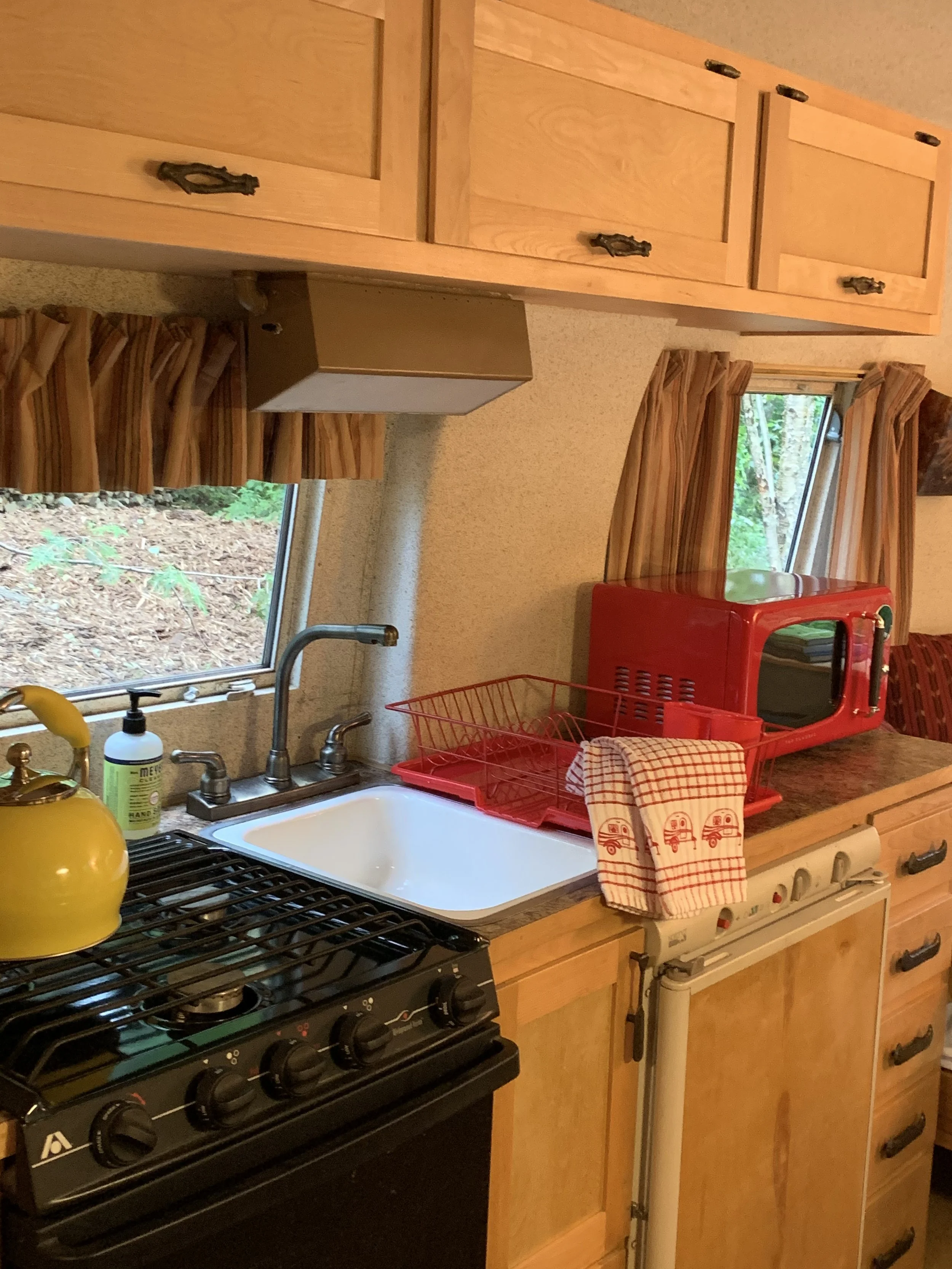 Simple kitchen conveniences, just what you need.