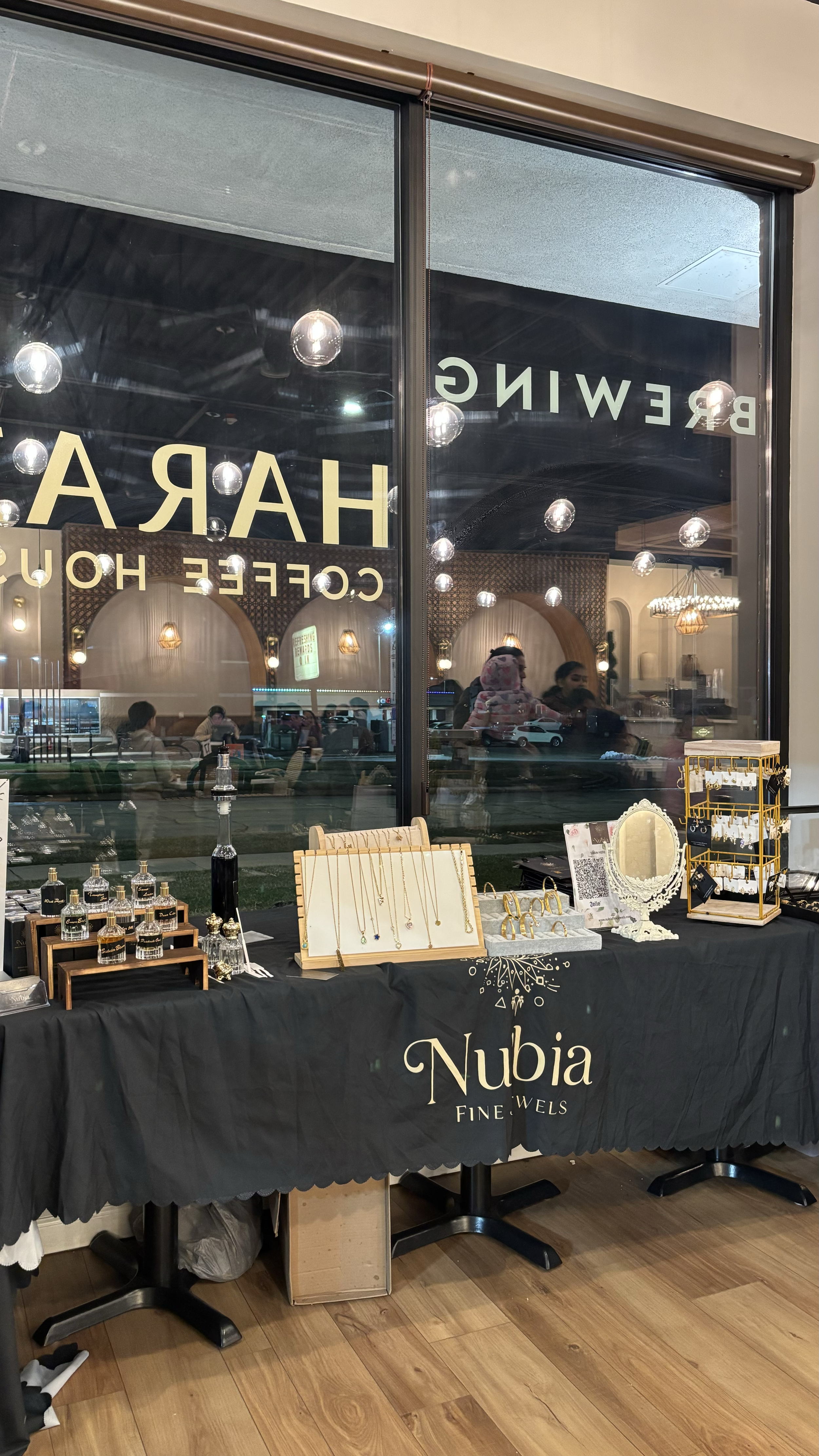 Coordinated with local vendors to secure partnerships, manage logistics, and ensure smooth execution event. 

Vendor Spotlight: @nubiafinejewels