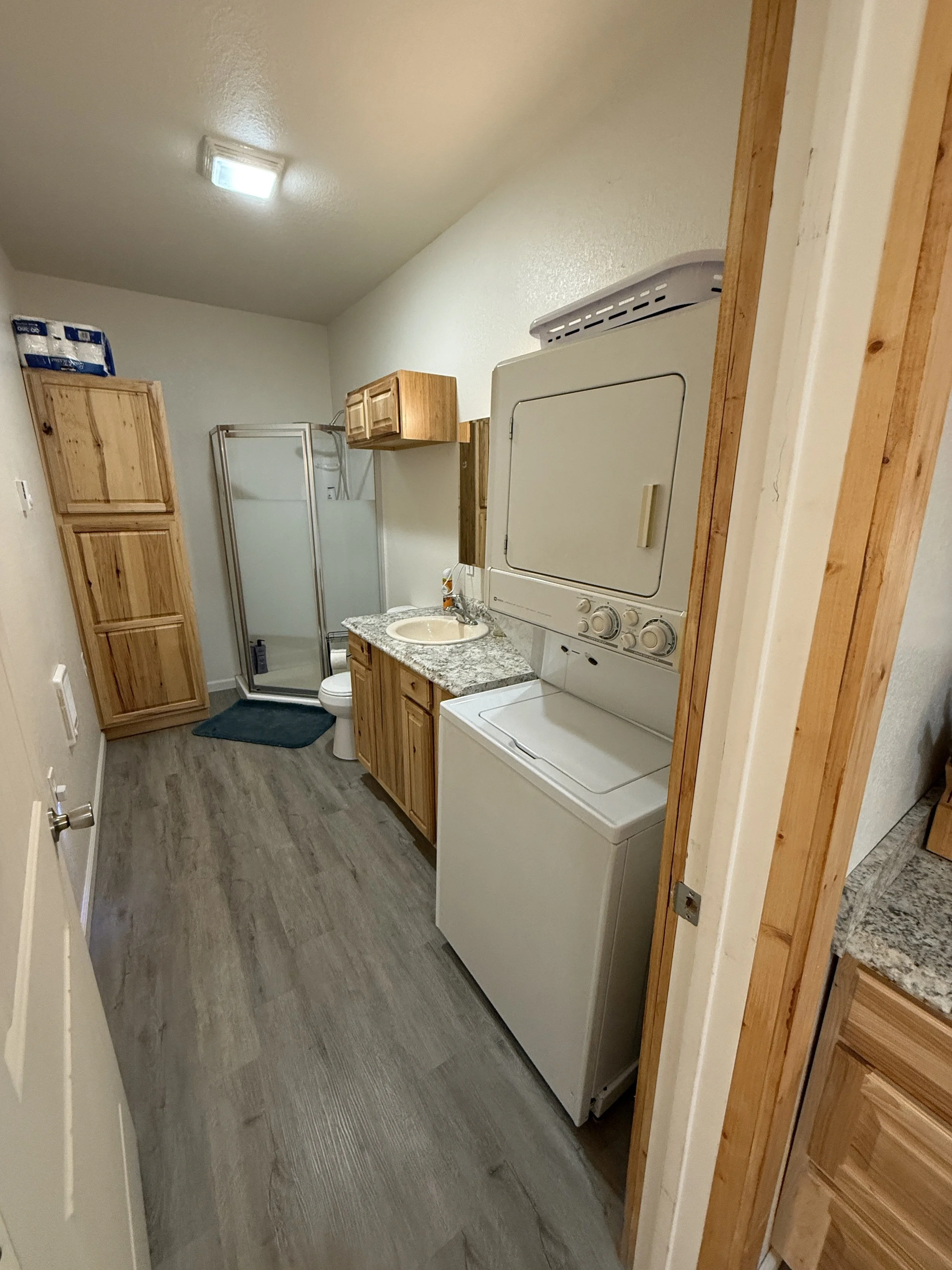 shop apt bathroom.JPG