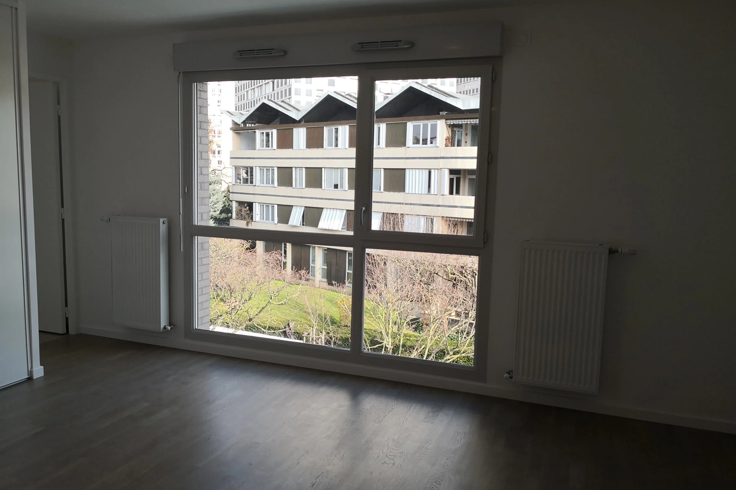 Photo de la pièce de vie d'un studio à Alfortville avant son projet d'aménagement et de relooking d'intérieur.