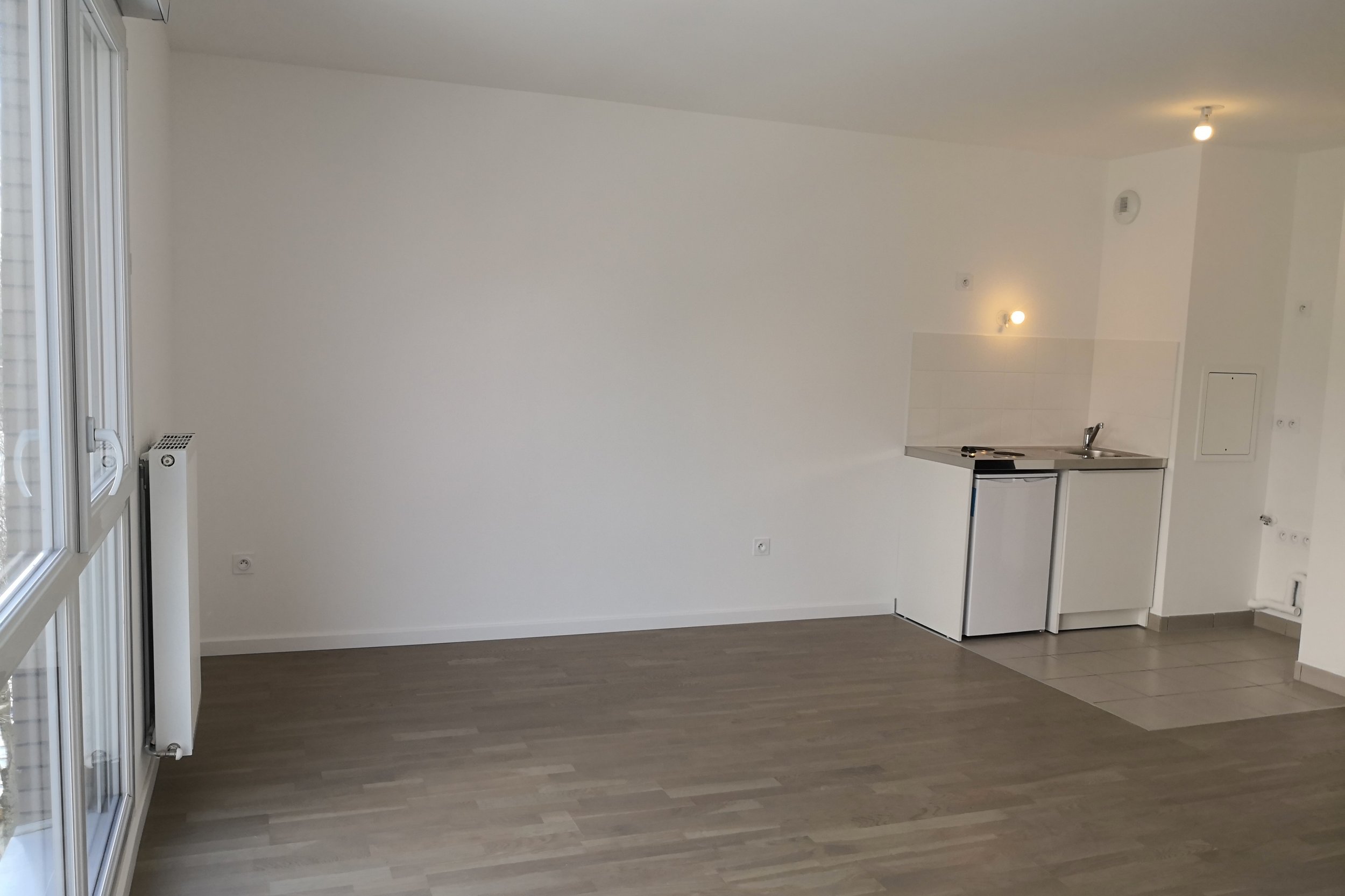 Photo avant travaux d'un studio à Alfortville avant aménagement et relooking d'intérieur.