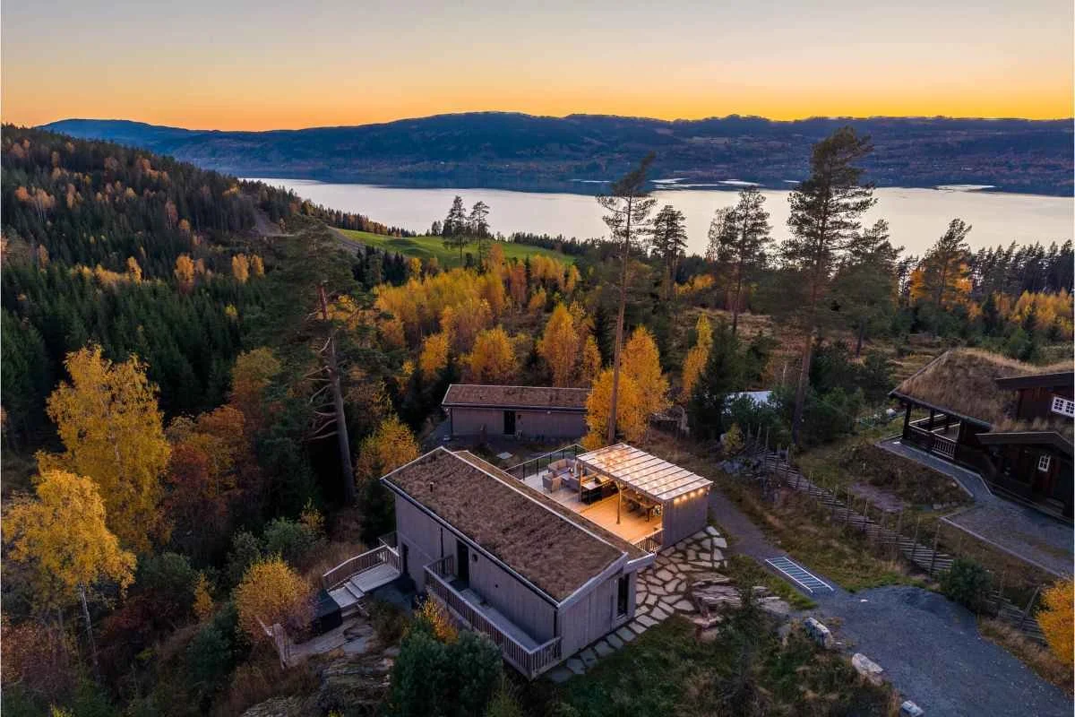 Villa Heidi cabins at Mjosli above Lake Mjosa in autumn, the business behind the Norway Says AI keynote
