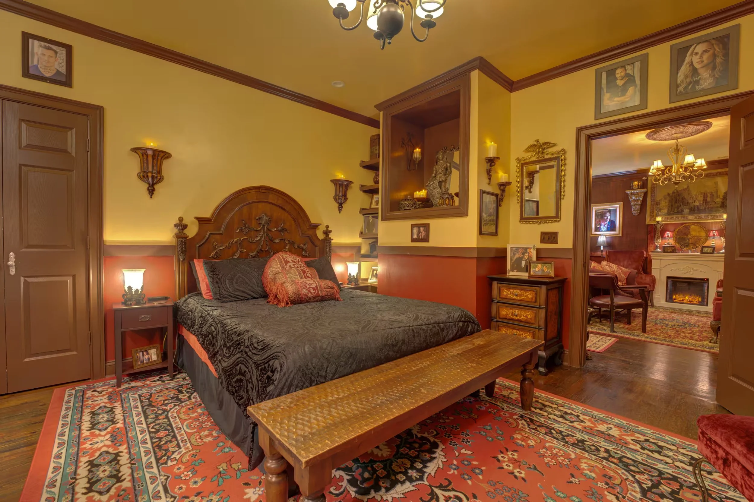 Damon's Room | Queen Bed