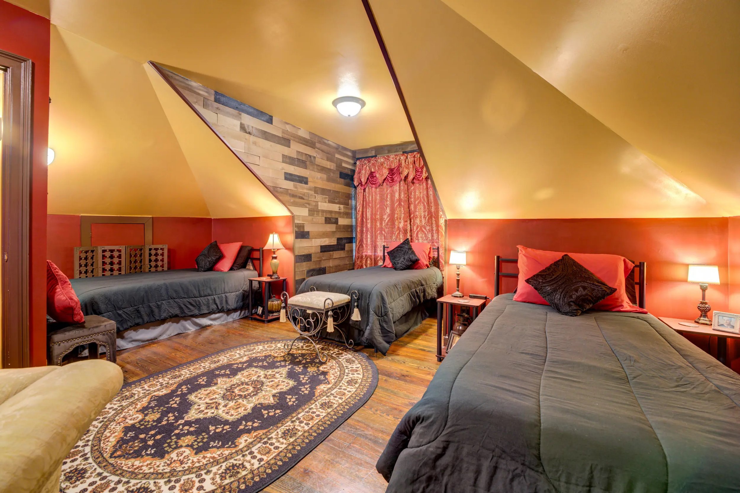 Enzo's Room | Twin Beds