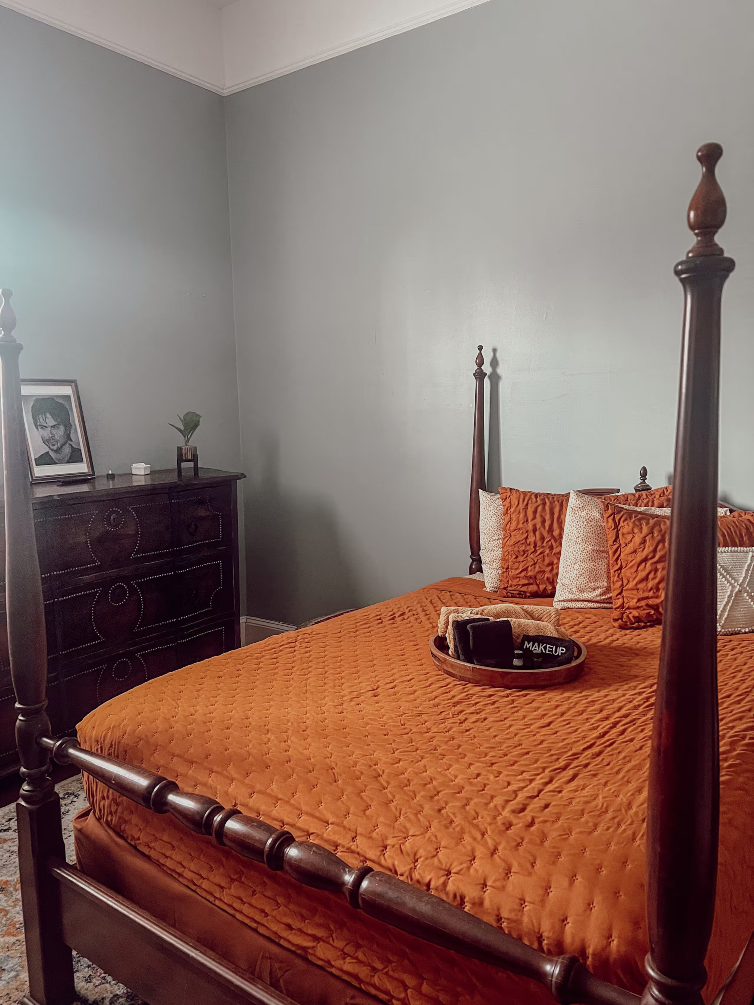 Elena's Room | Queen Bed