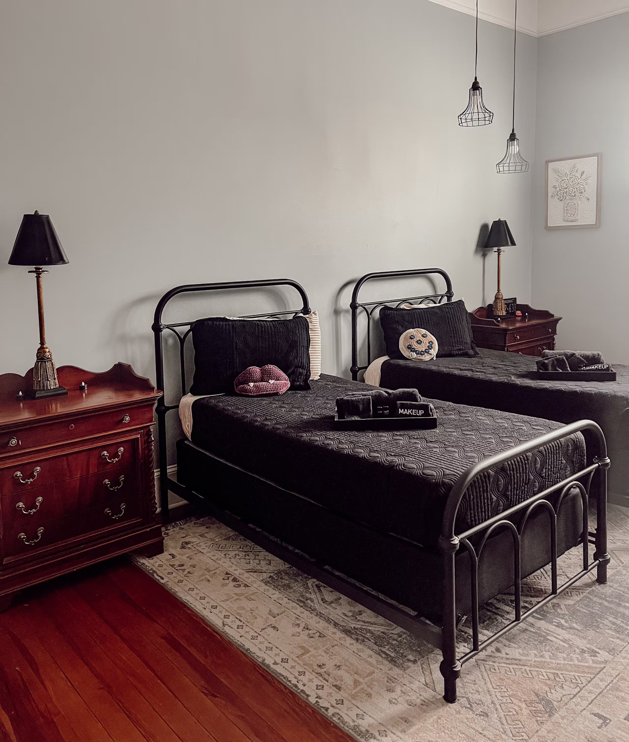 Bonnie's Room | Twin Beds