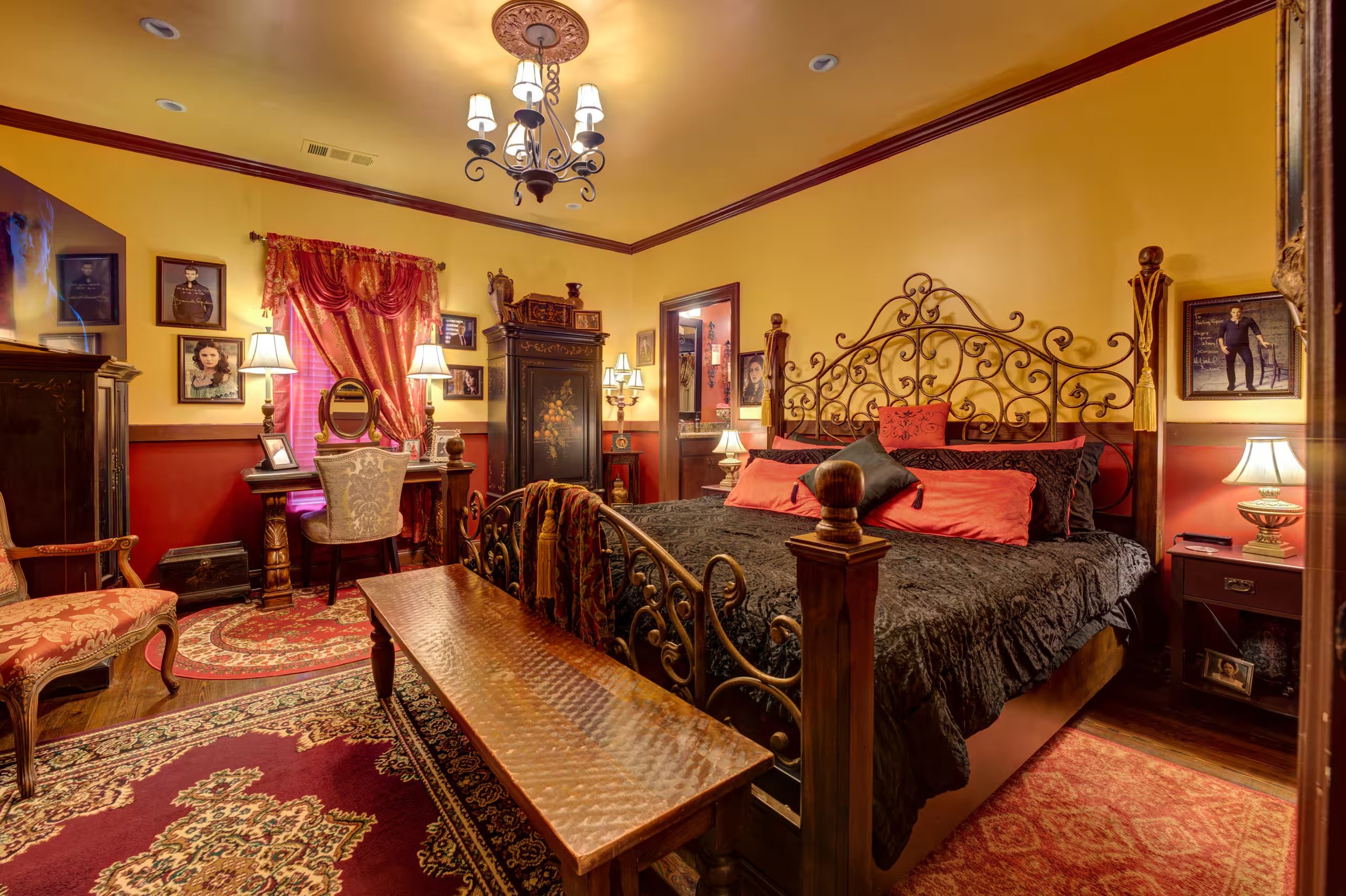 Stefan's Room | King Bed